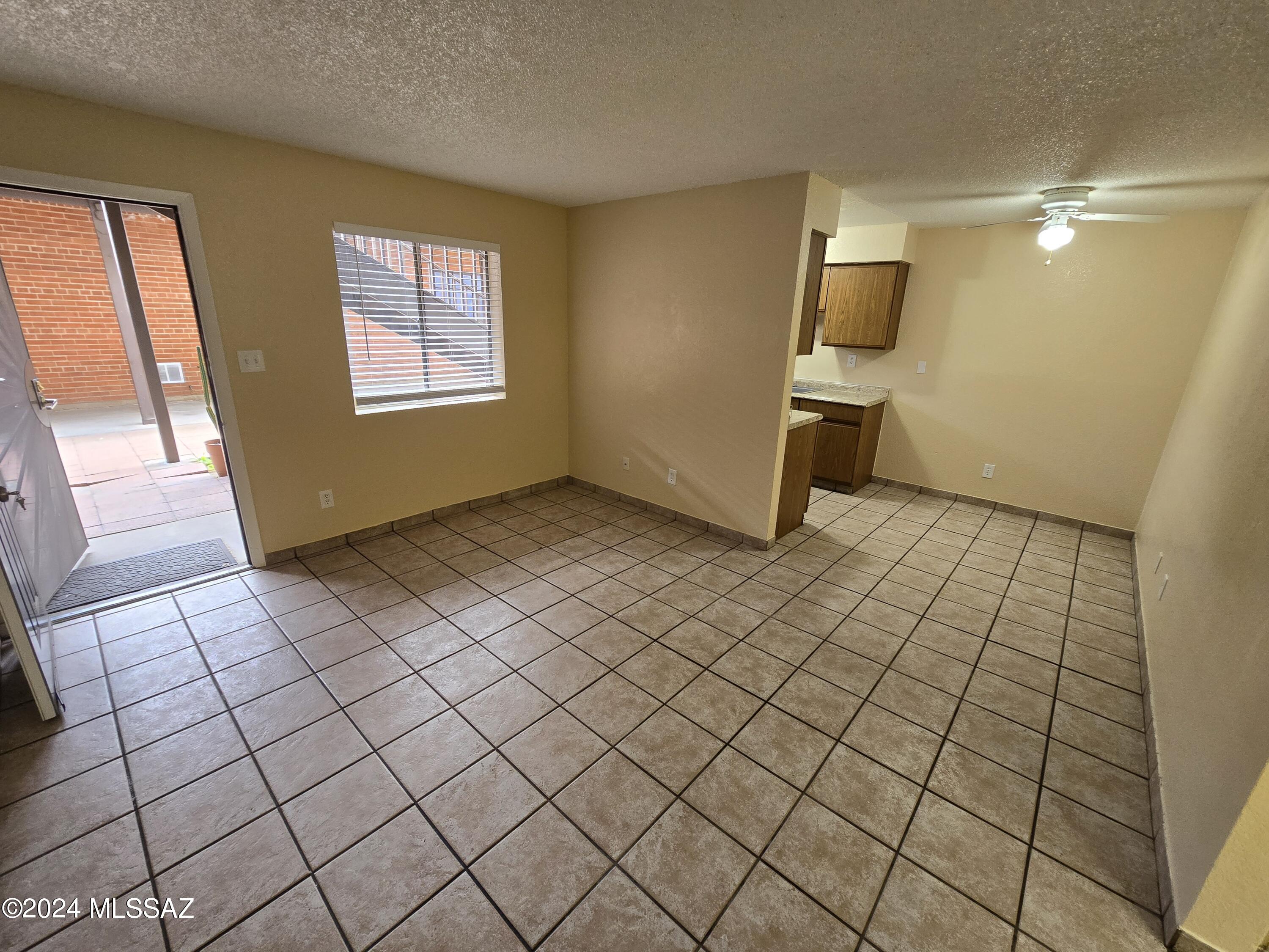 Country Club Annex - Residential Lease