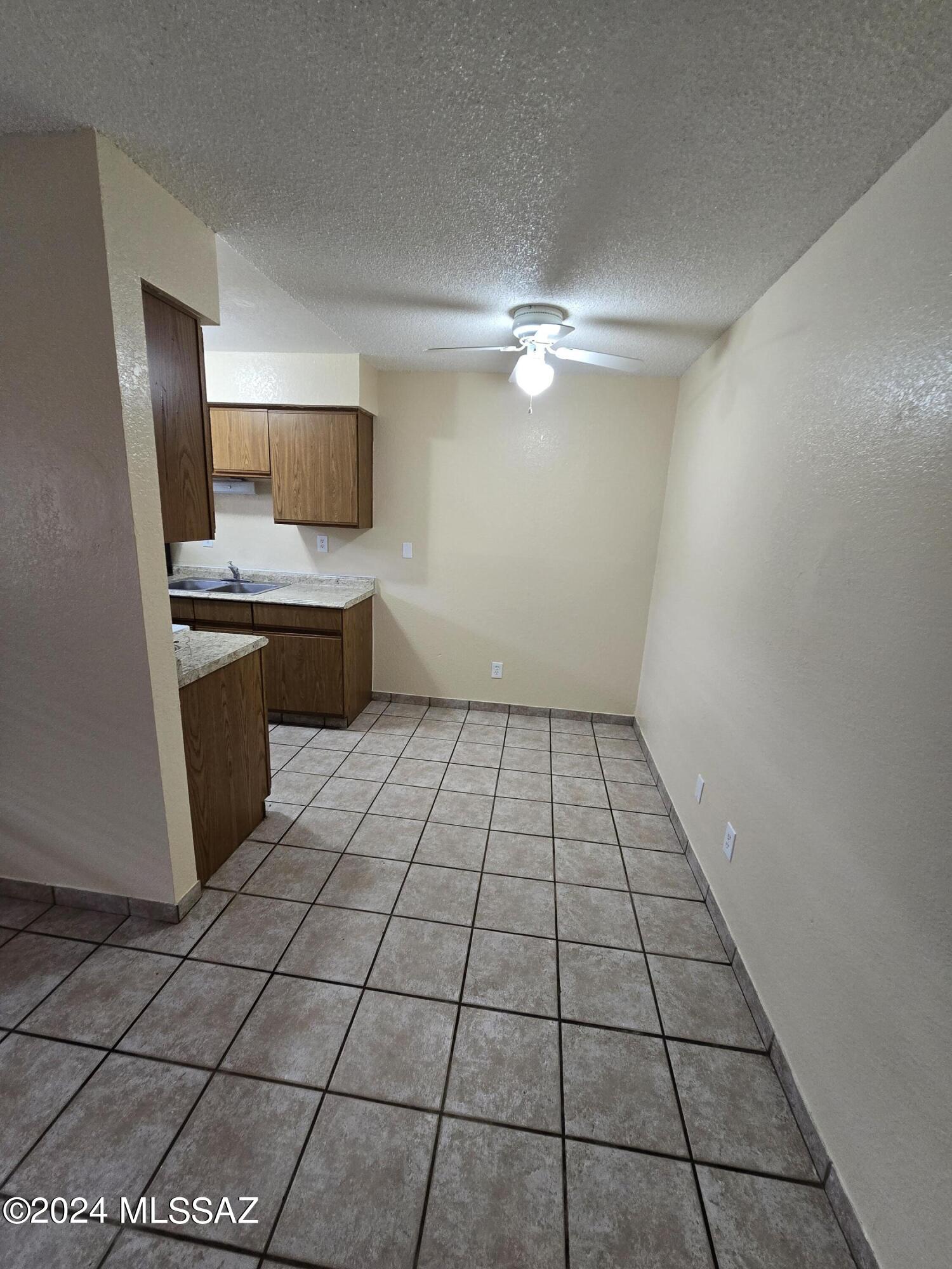 Country Club Annex - Residential Lease