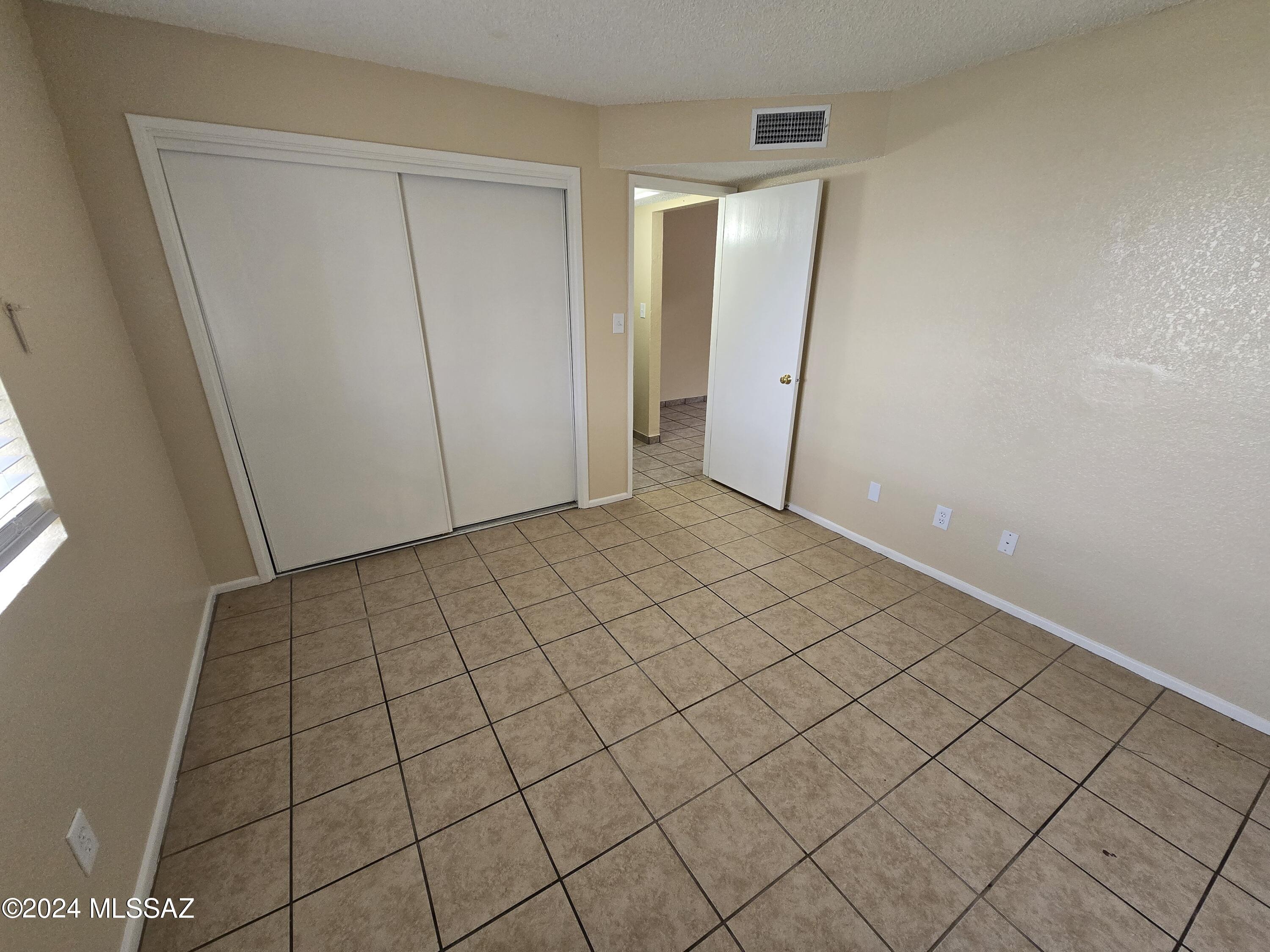 Country Club Annex - Residential Lease