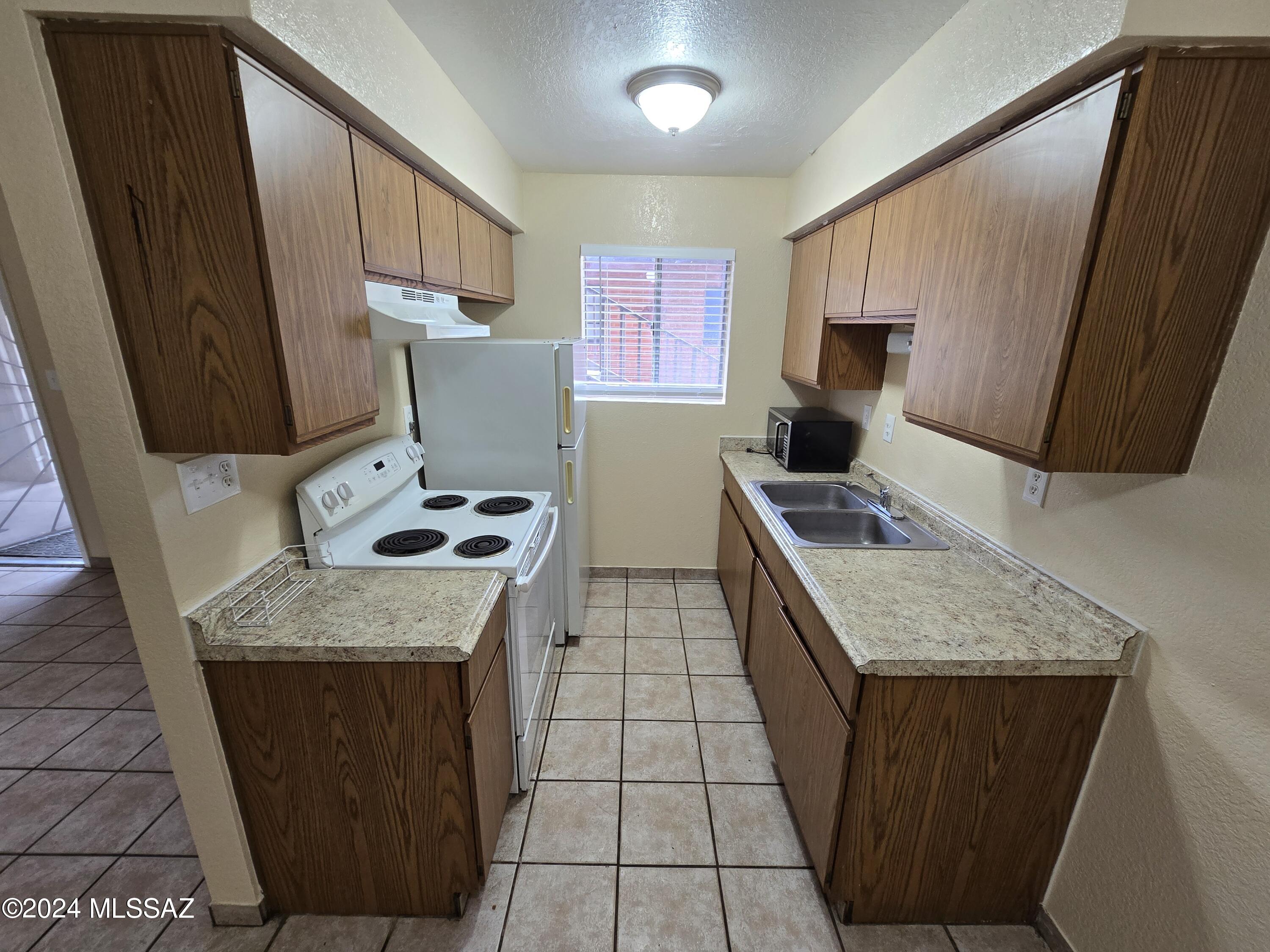 Country Club Annex - Residential Lease