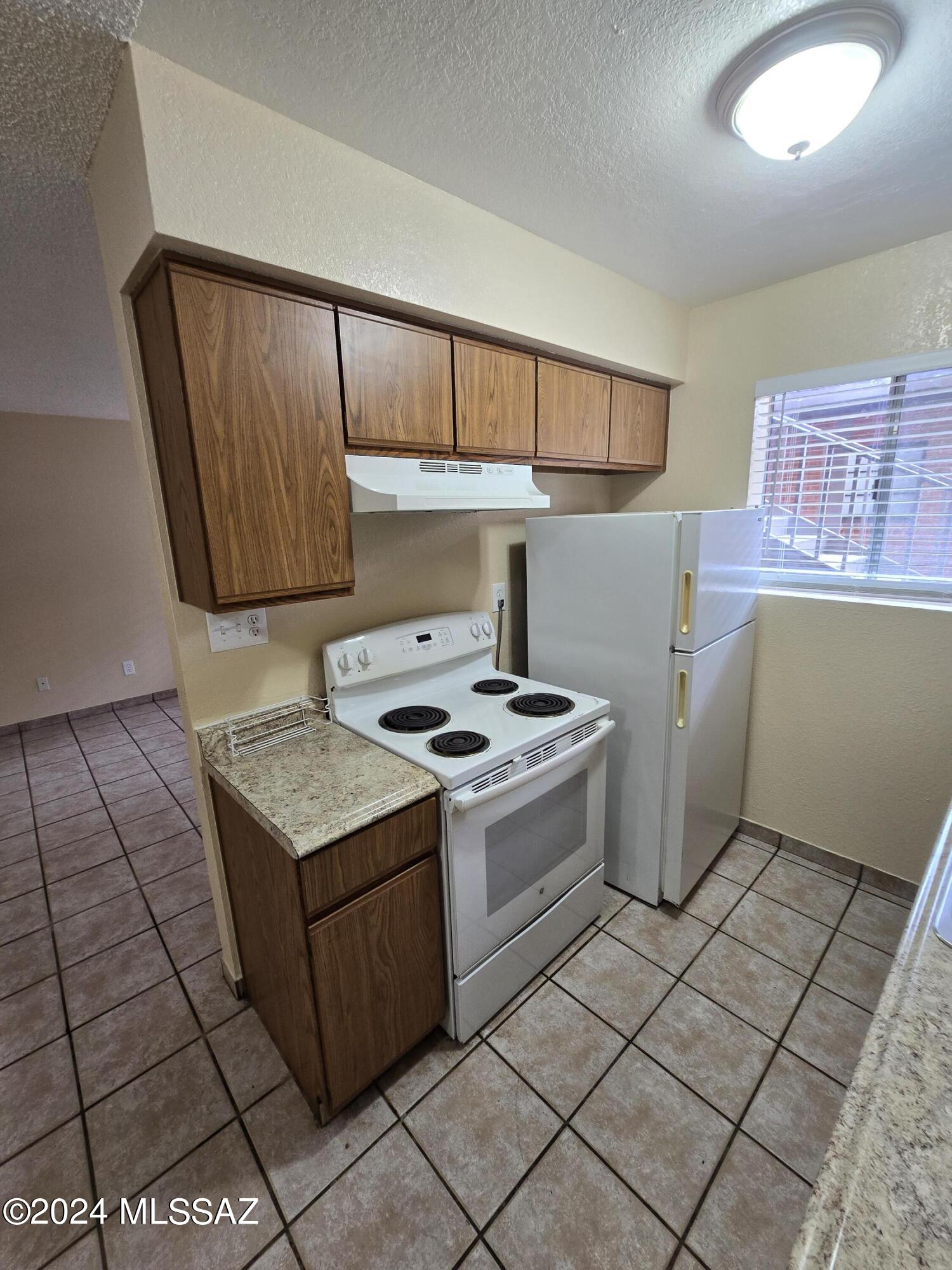 Country Club Annex - Residential Lease