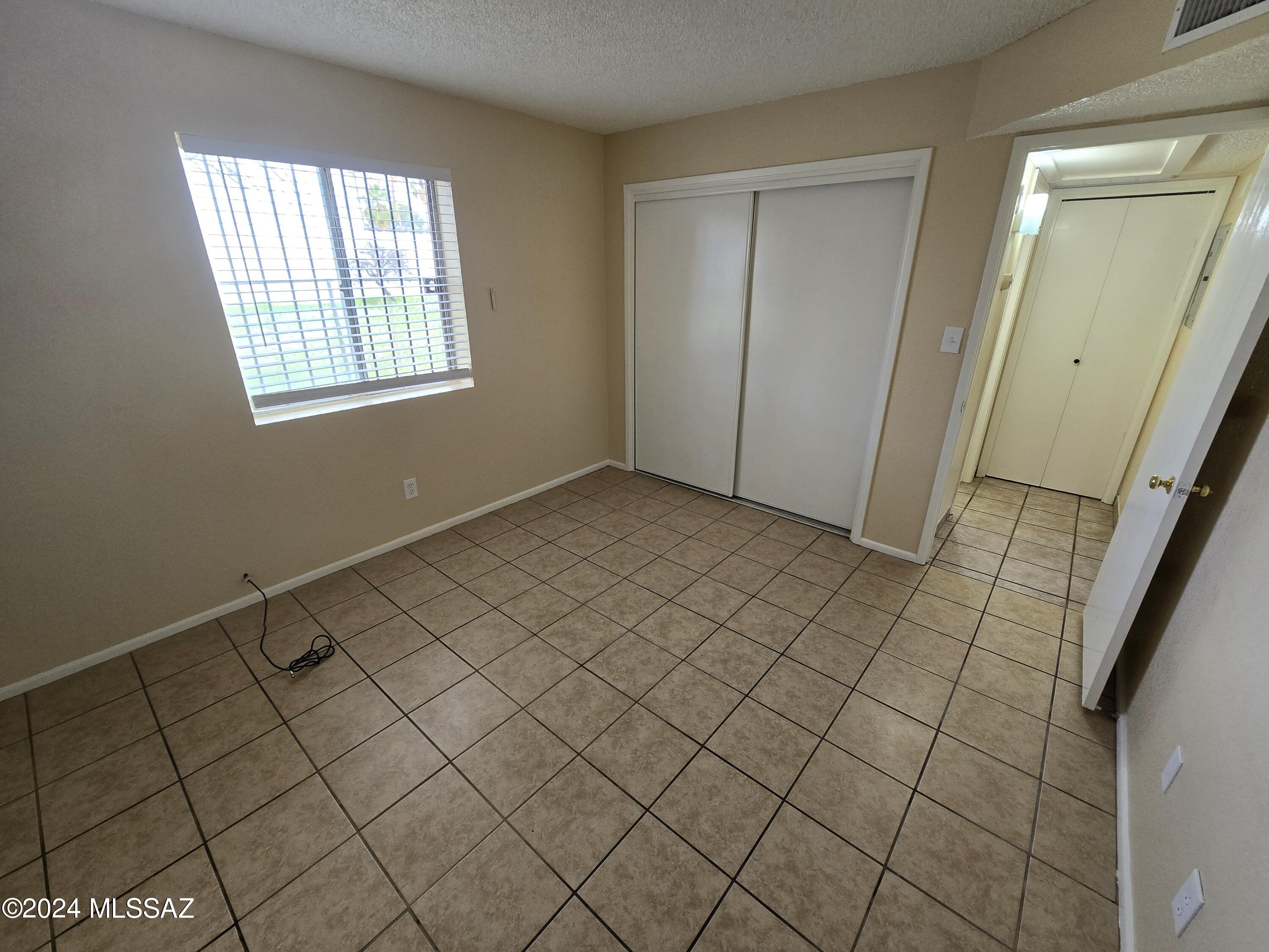 Country Club Annex - Residential Lease