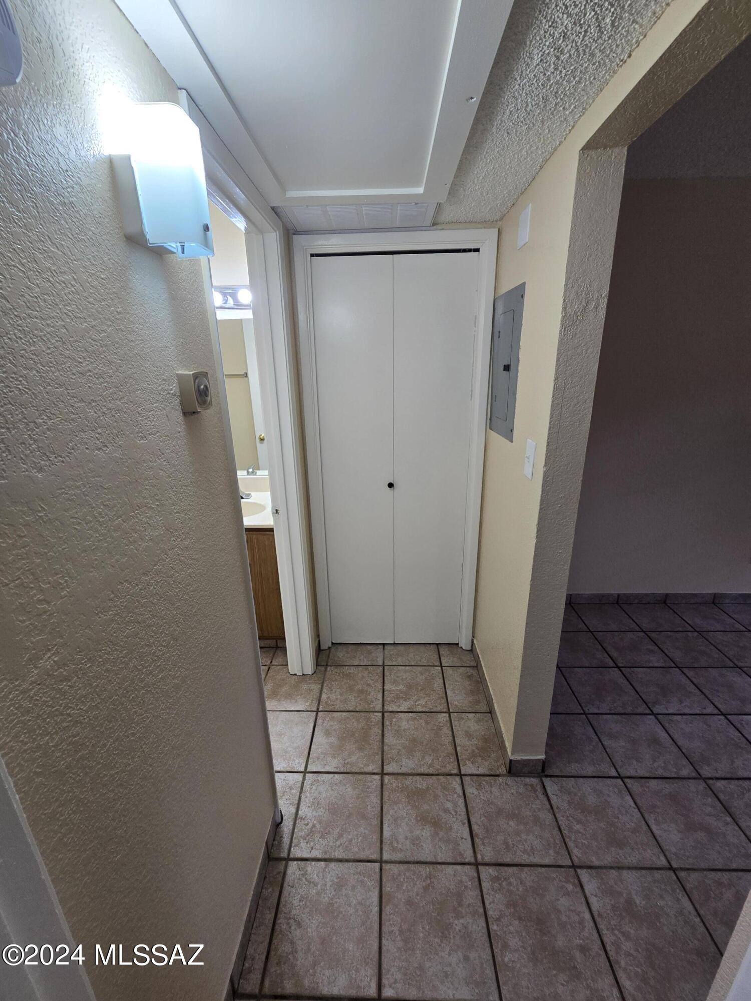 Country Club Annex - Residential Lease