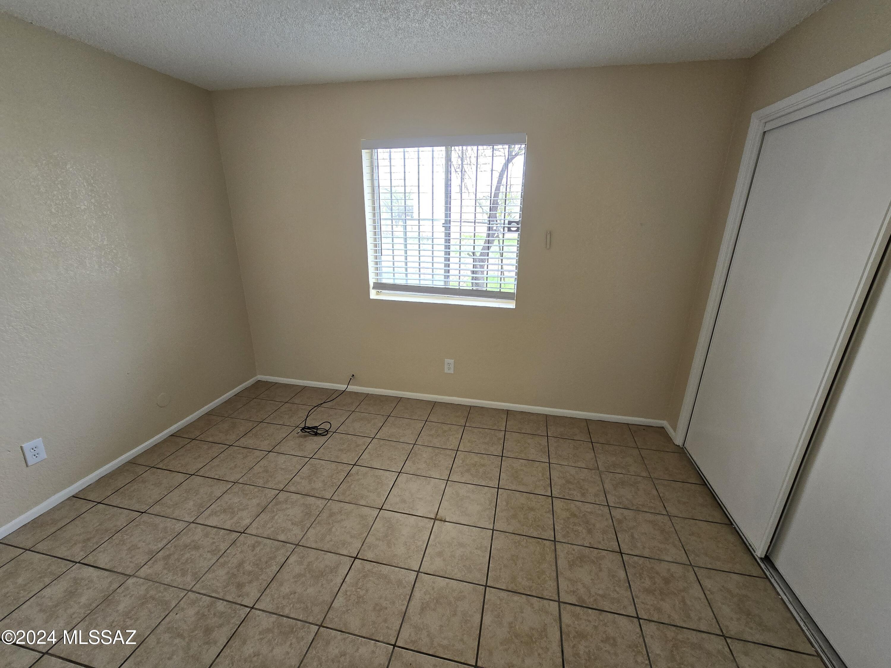 Country Club Annex - Residential Lease