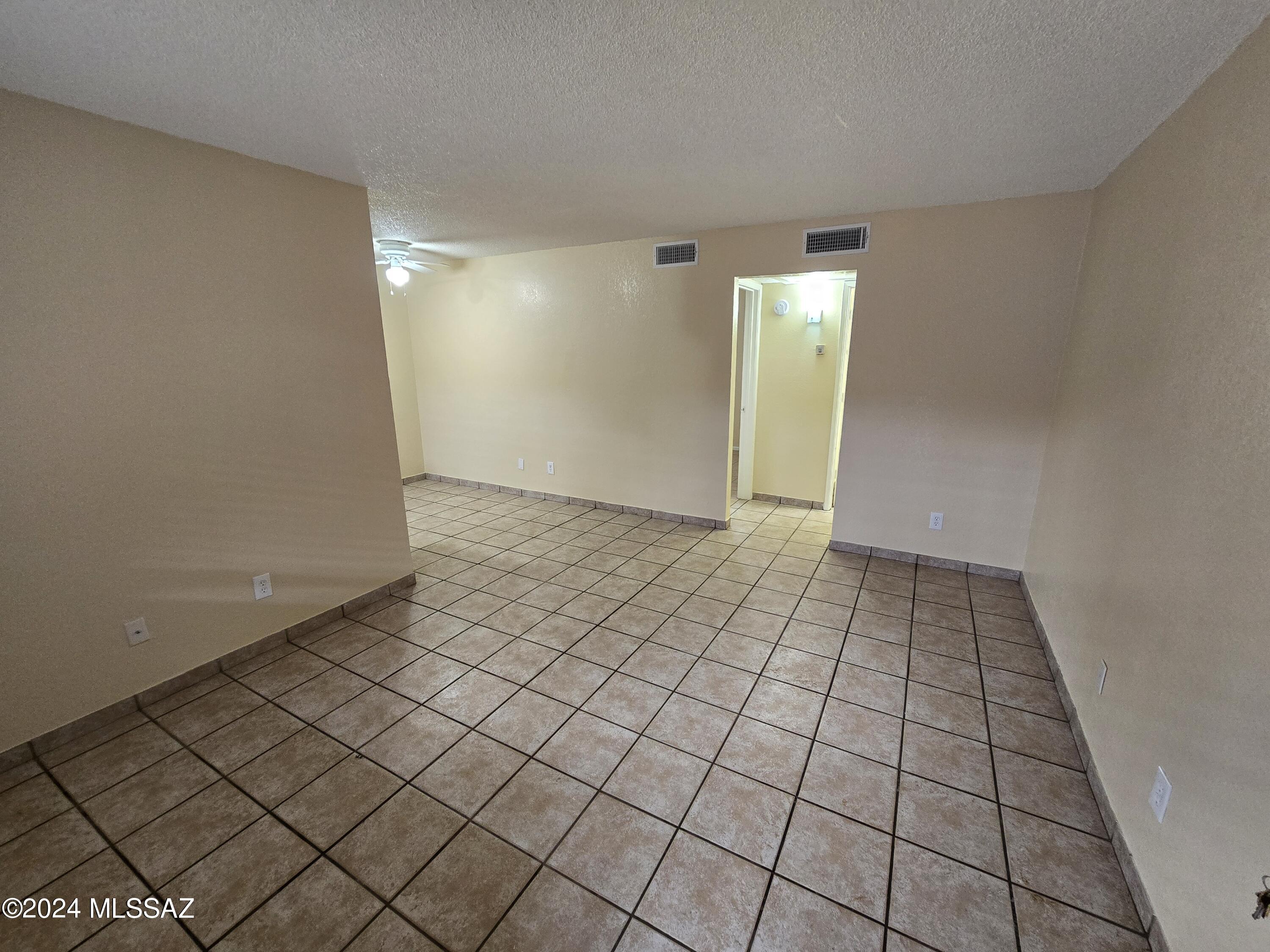 Country Club Annex - Residential Lease