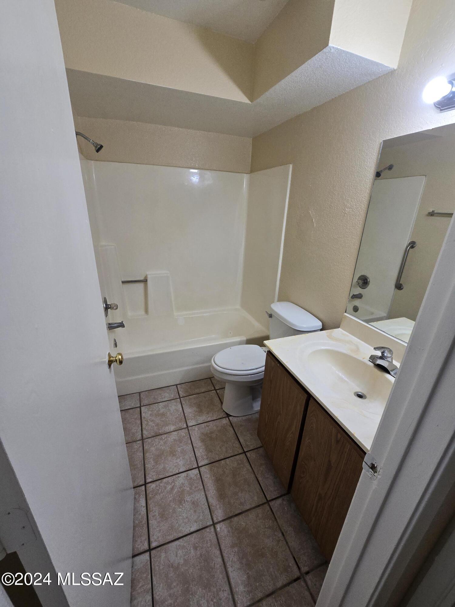 Country Club Annex - Residential Lease