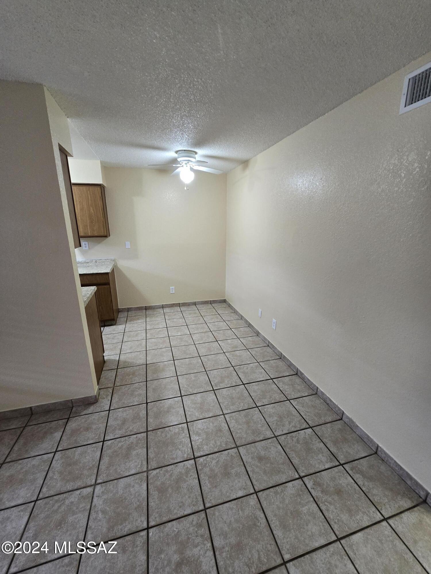 Country Club Annex - Residential Lease