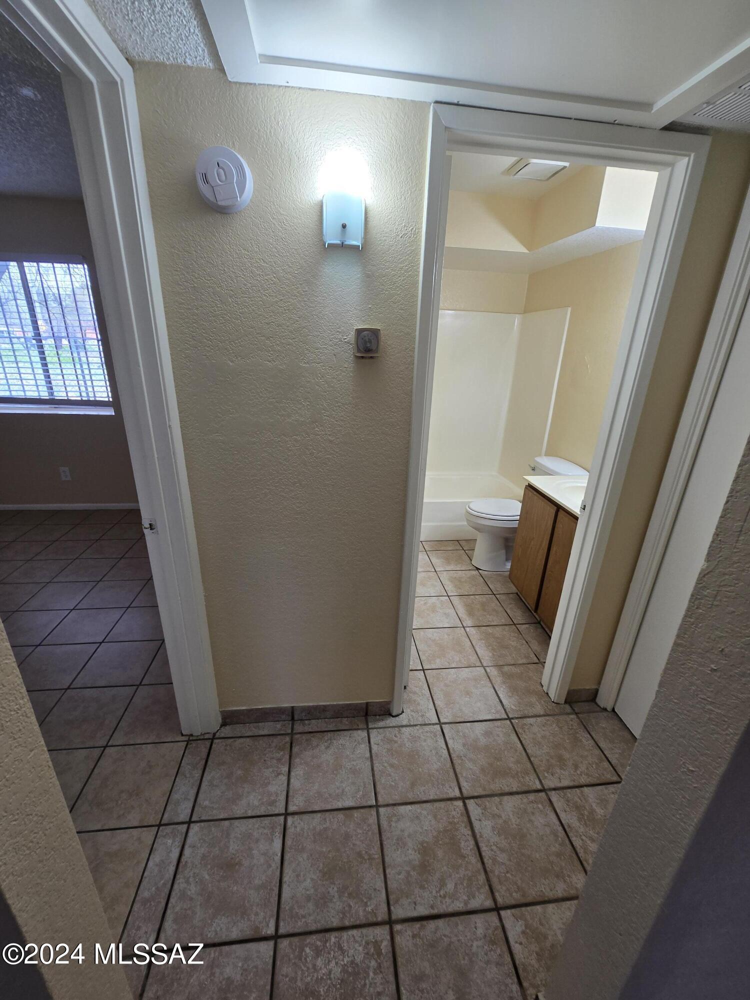 Country Club Annex - Residential Lease