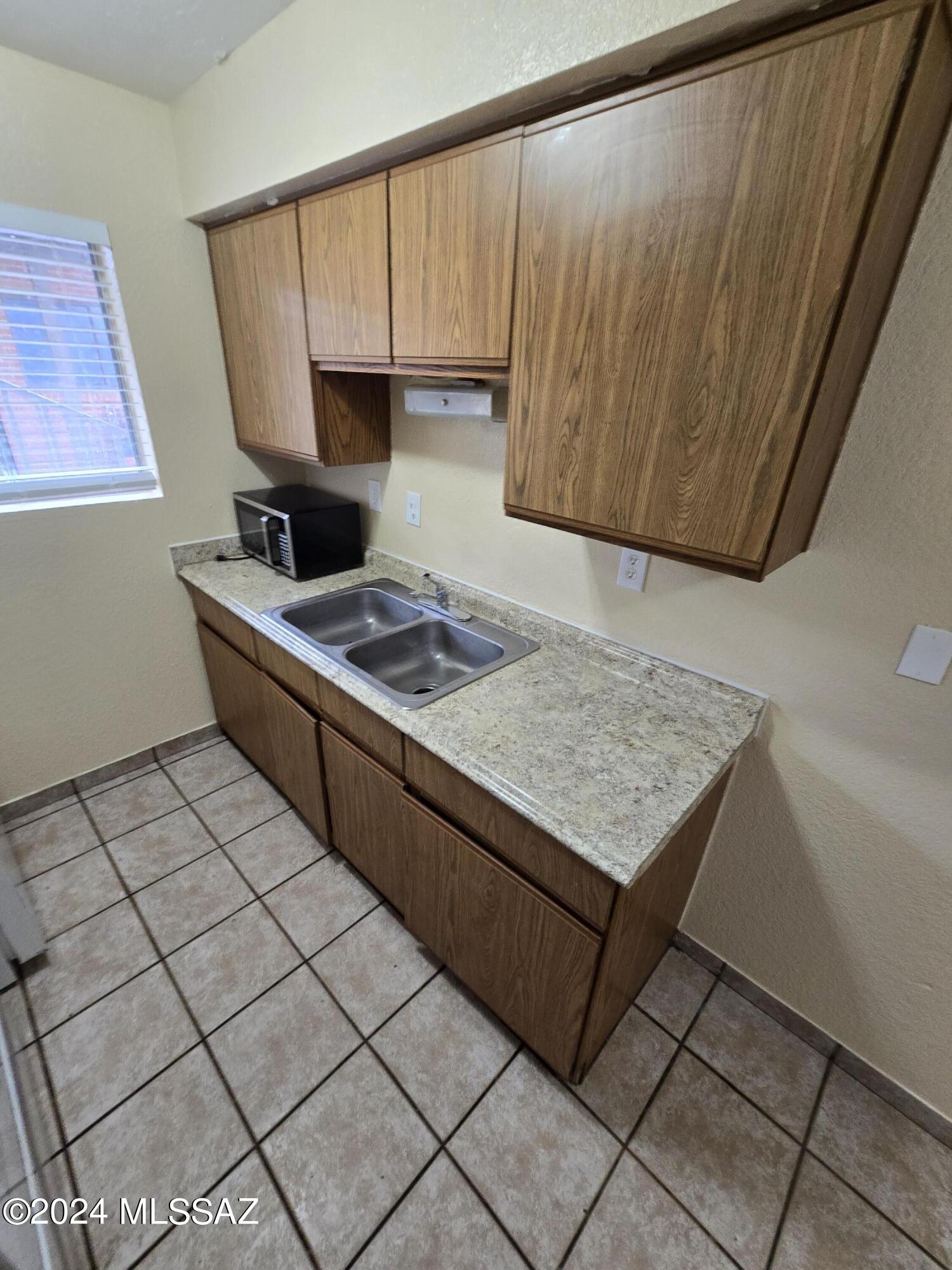 Country Club Annex - Residential Lease