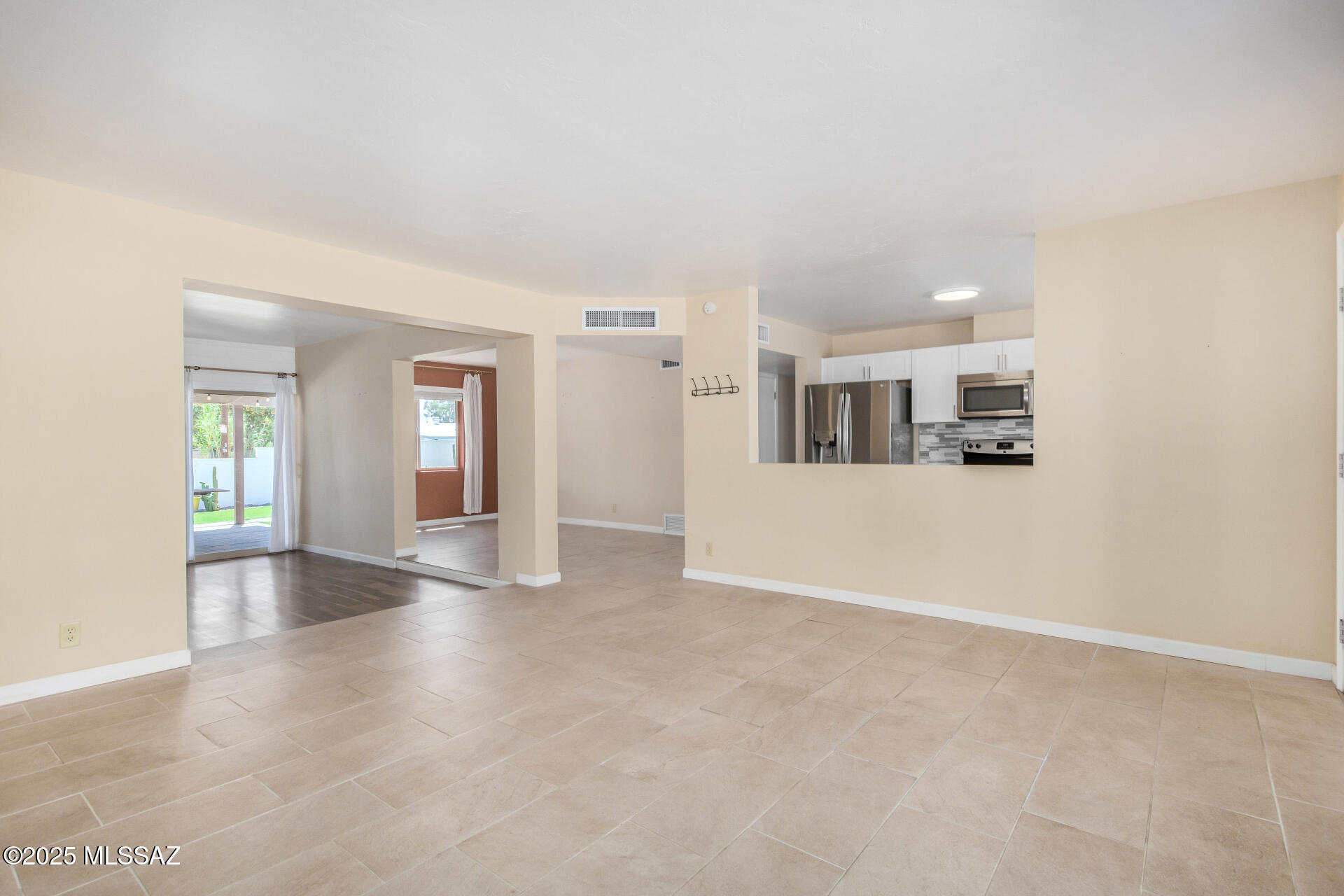1609 S Avenida Del Sol