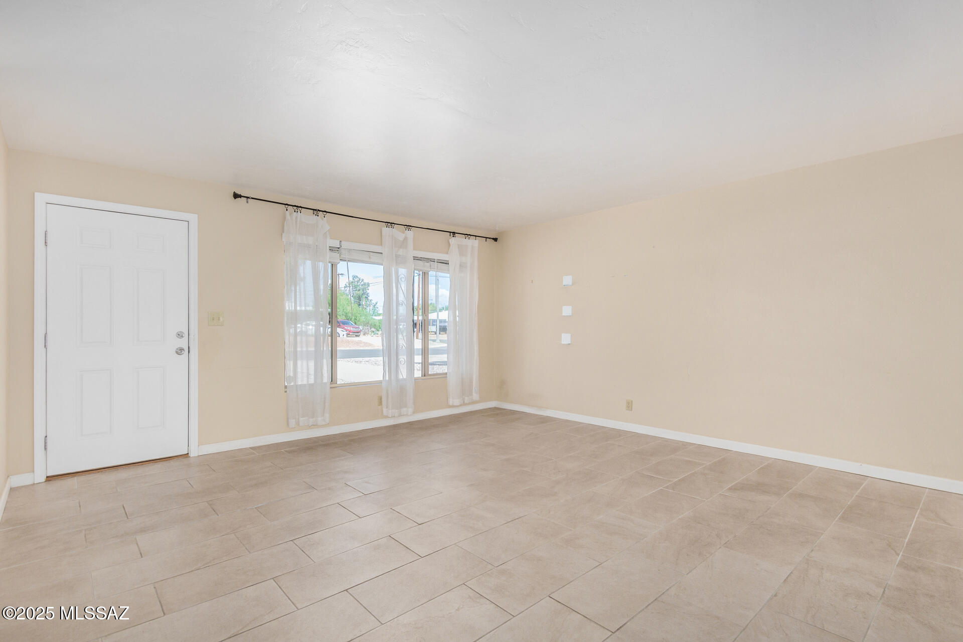 1609 S Avenida Del Sol