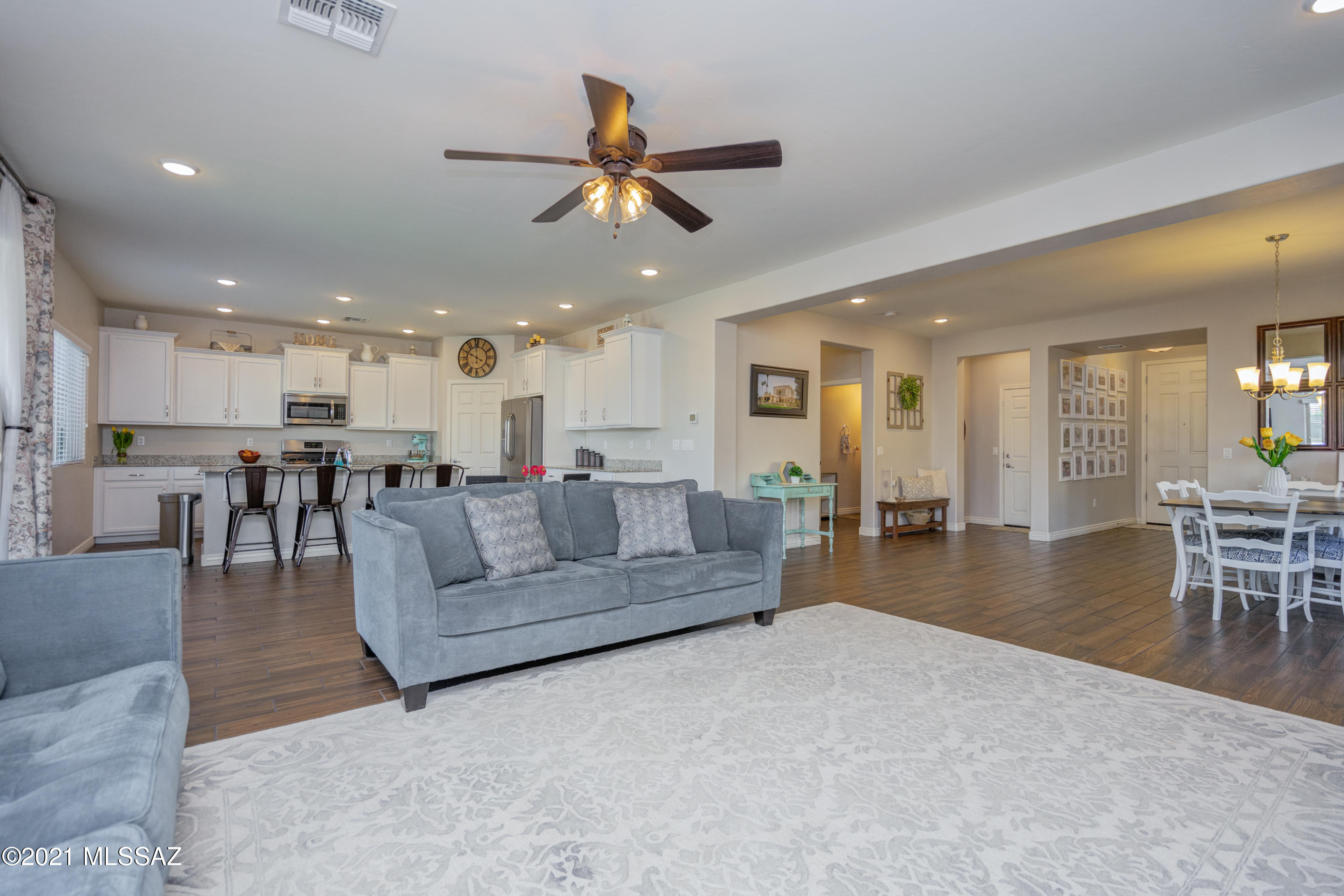 Vista Del Lago Norte SQ20140780198 - Residential