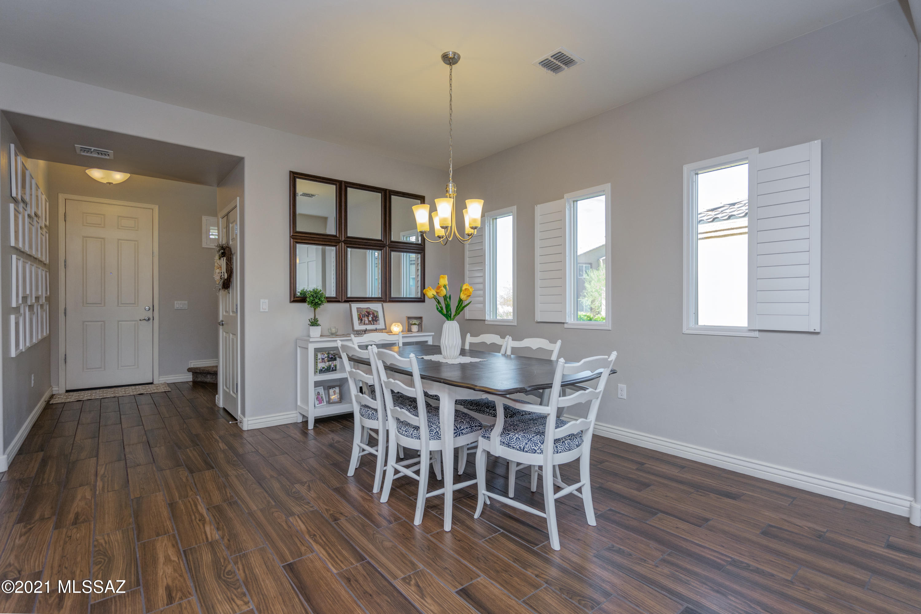 Vista Del Lago Norte SQ20140780198 - Residential
