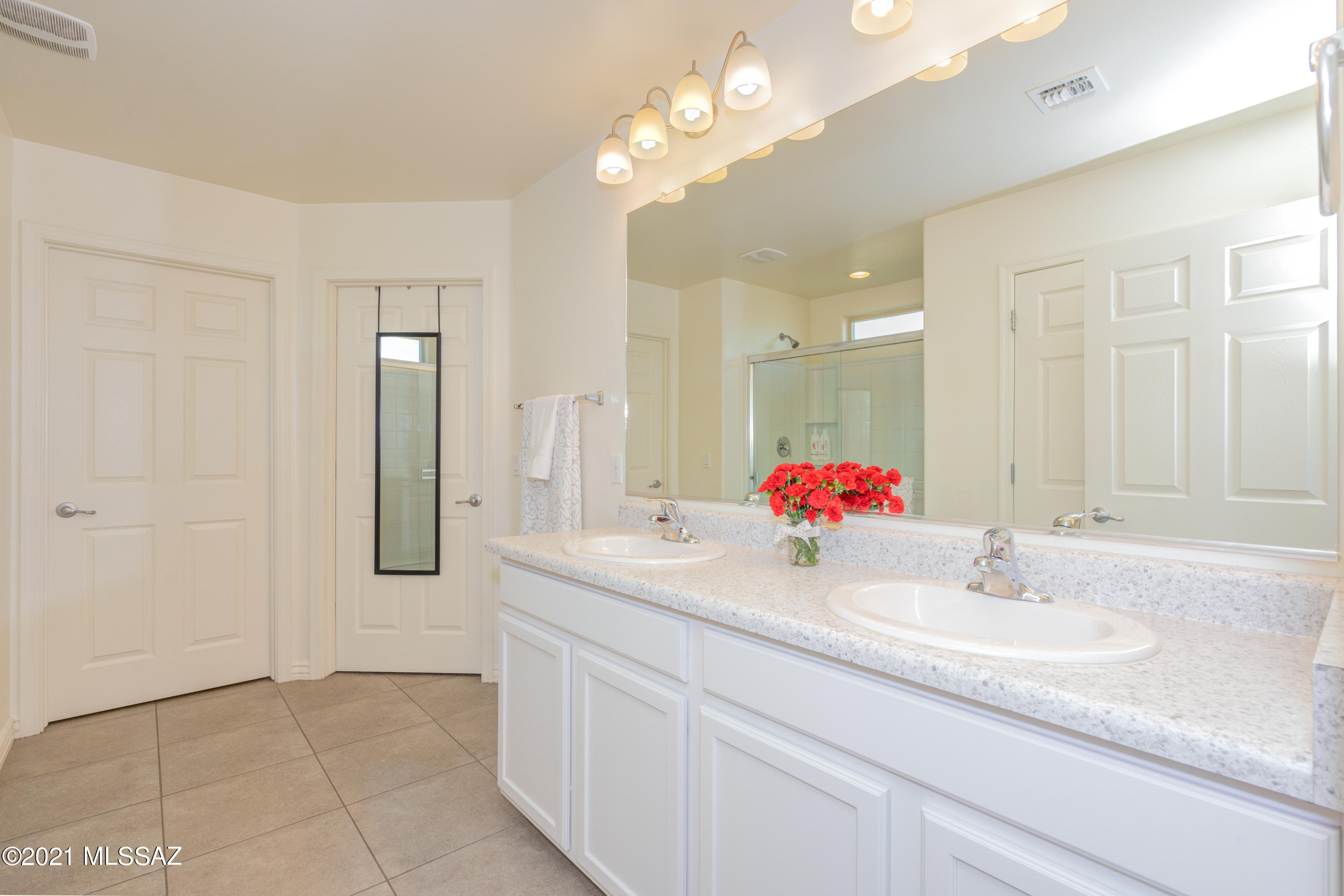 Vista Del Lago Norte SQ20140780198 - Residential