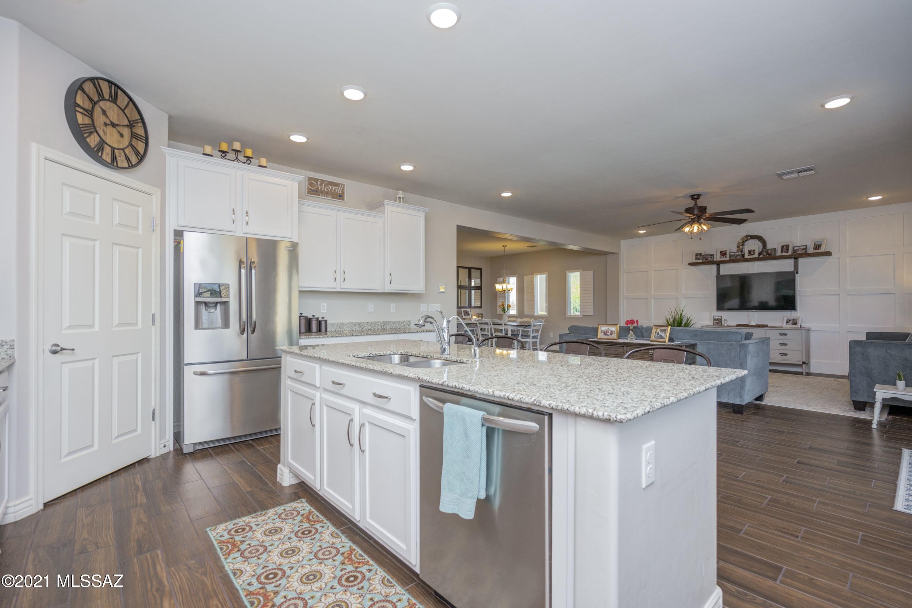 Vista Del Lago Norte SQ20140780198 - Residential
