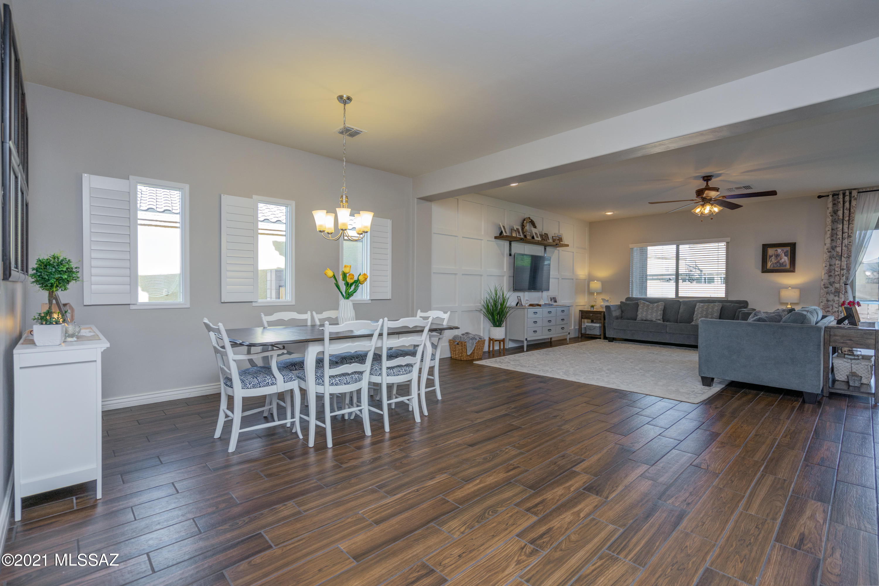 Vista Del Lago Norte SQ20140780198 - Residential