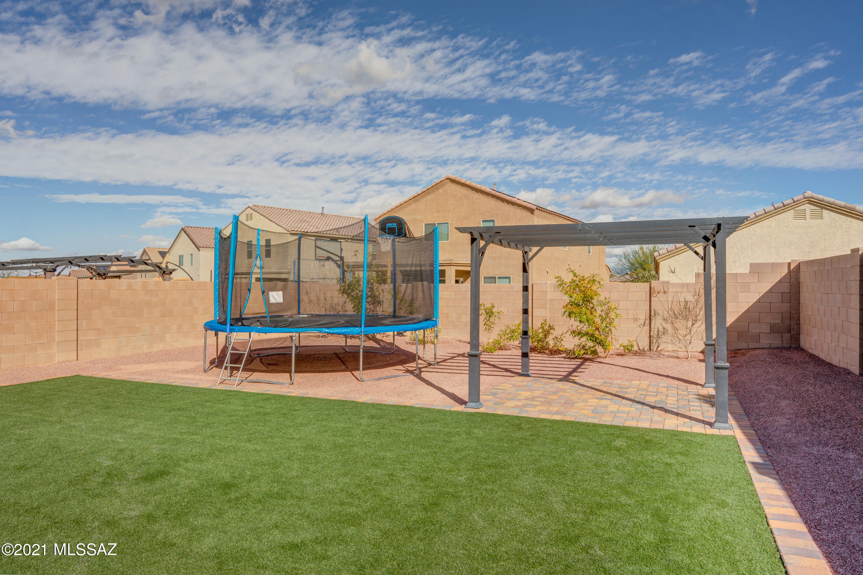 Vista Del Lago Norte SQ20140780198 - Residential