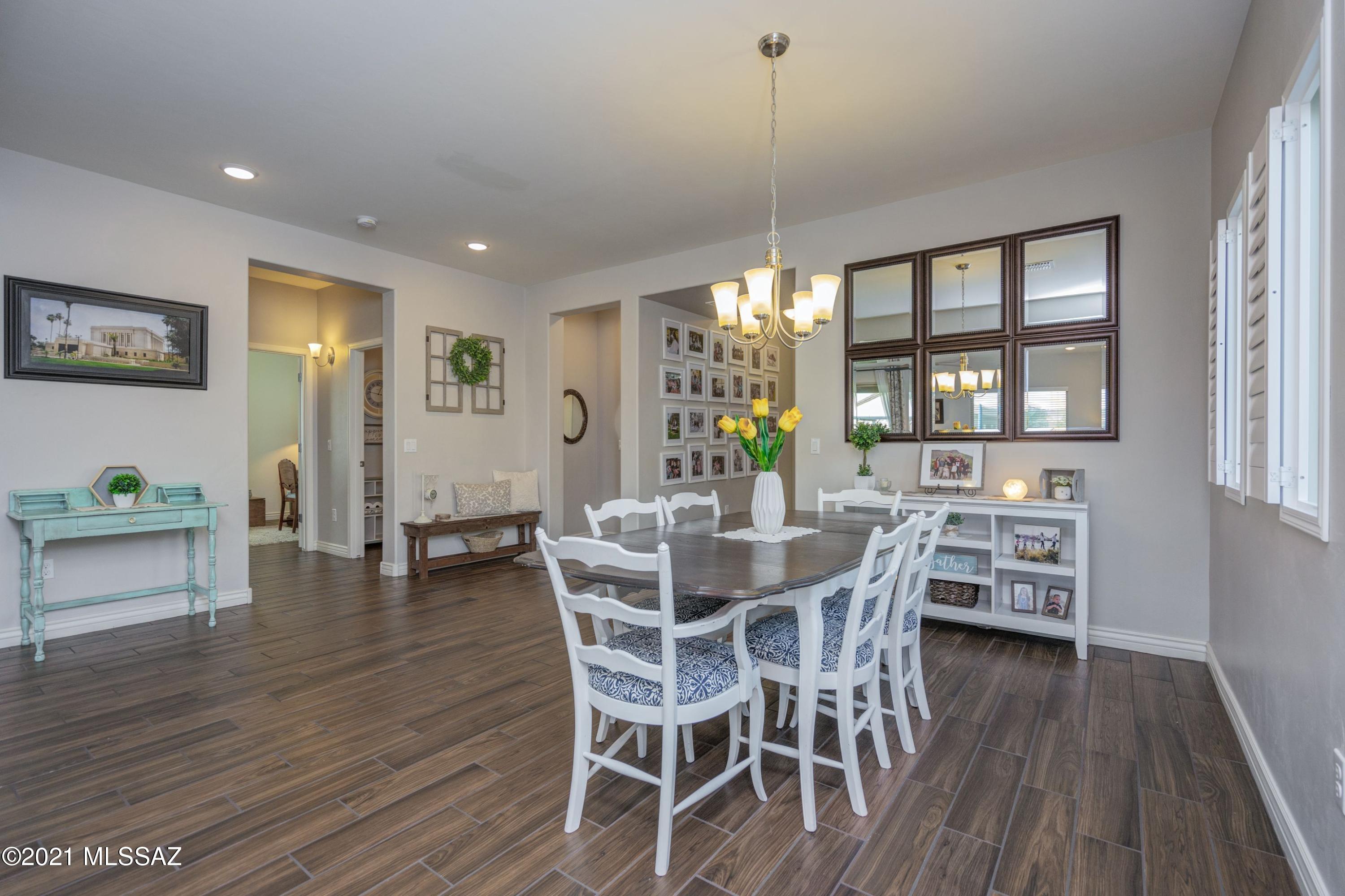 Vista Del Lago Norte SQ20140780198 - Residential