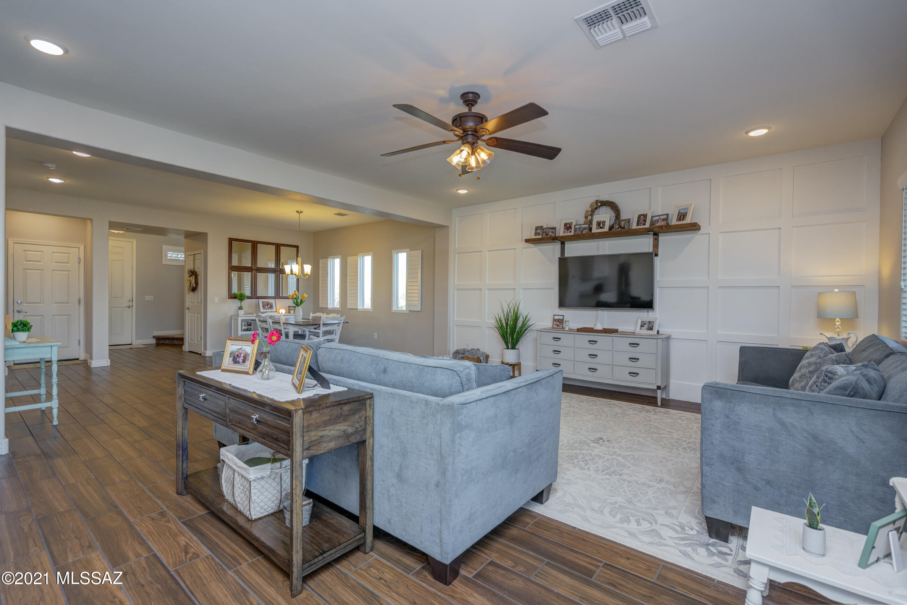 Vista Del Lago Norte SQ20140780198 - Residential