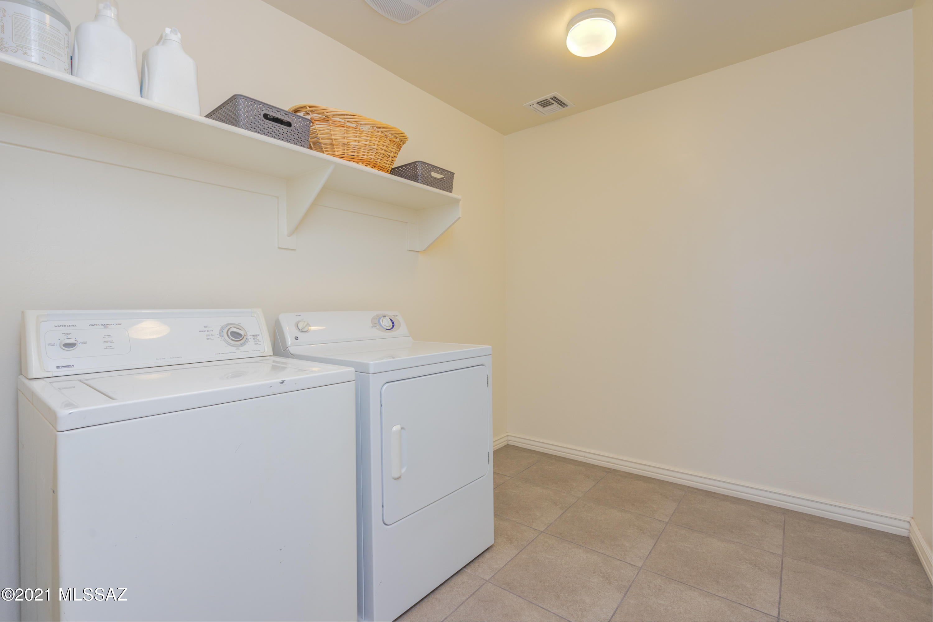 Vista Del Lago Norte SQ20140780198 - Residential