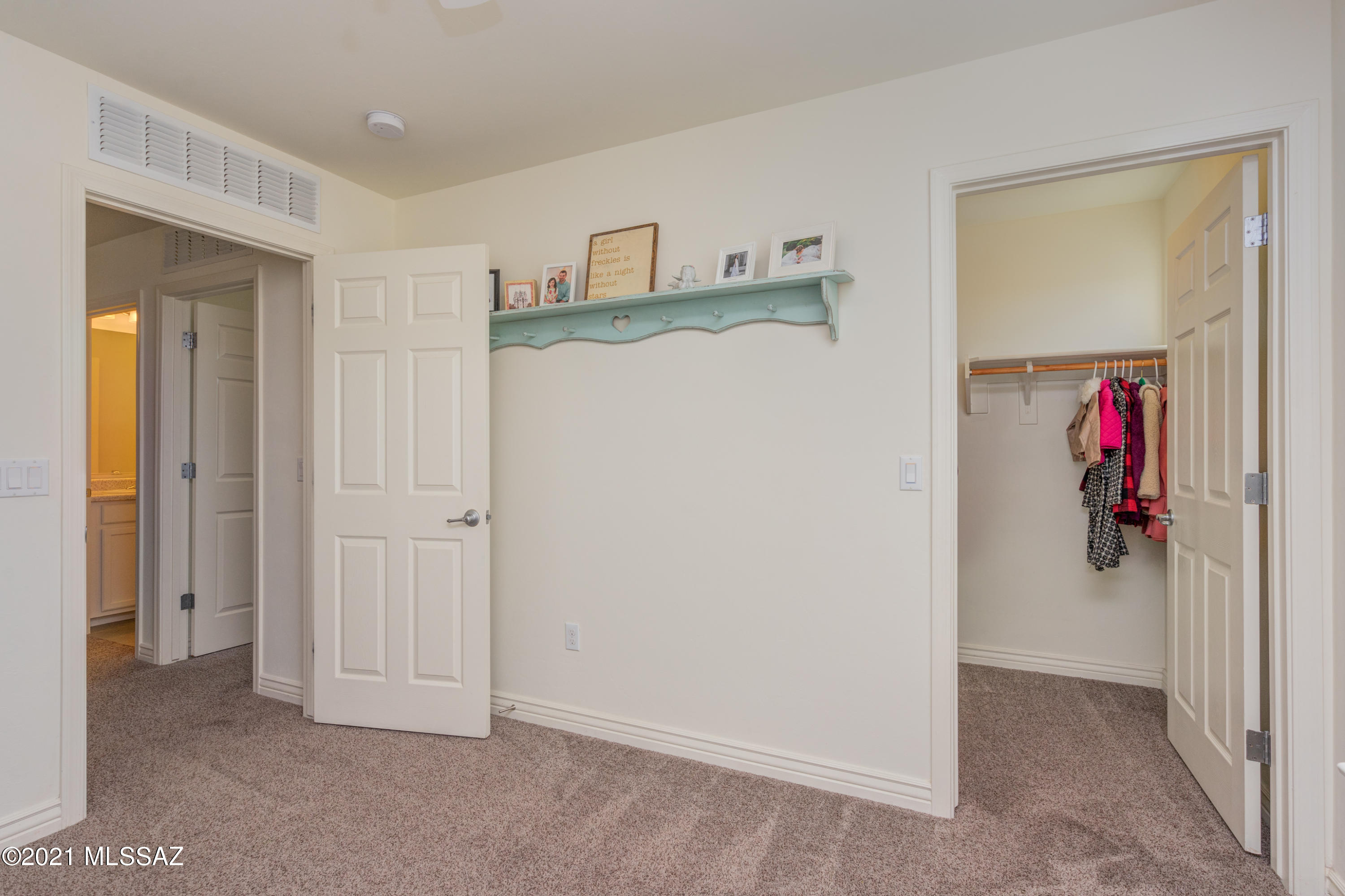Vista Del Lago Norte SQ20140780198 - Residential