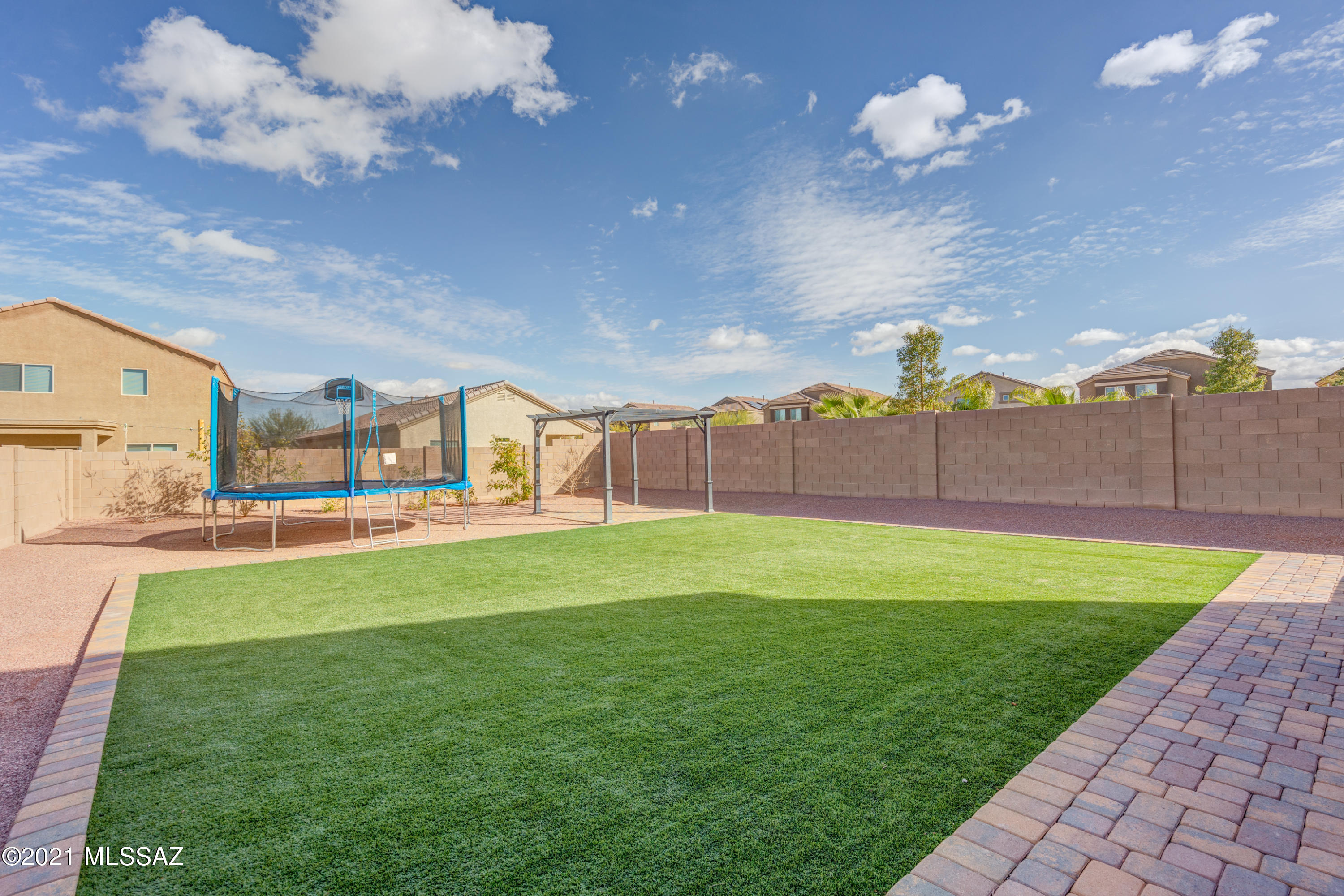Vista Del Lago Norte SQ20140780198 - Residential