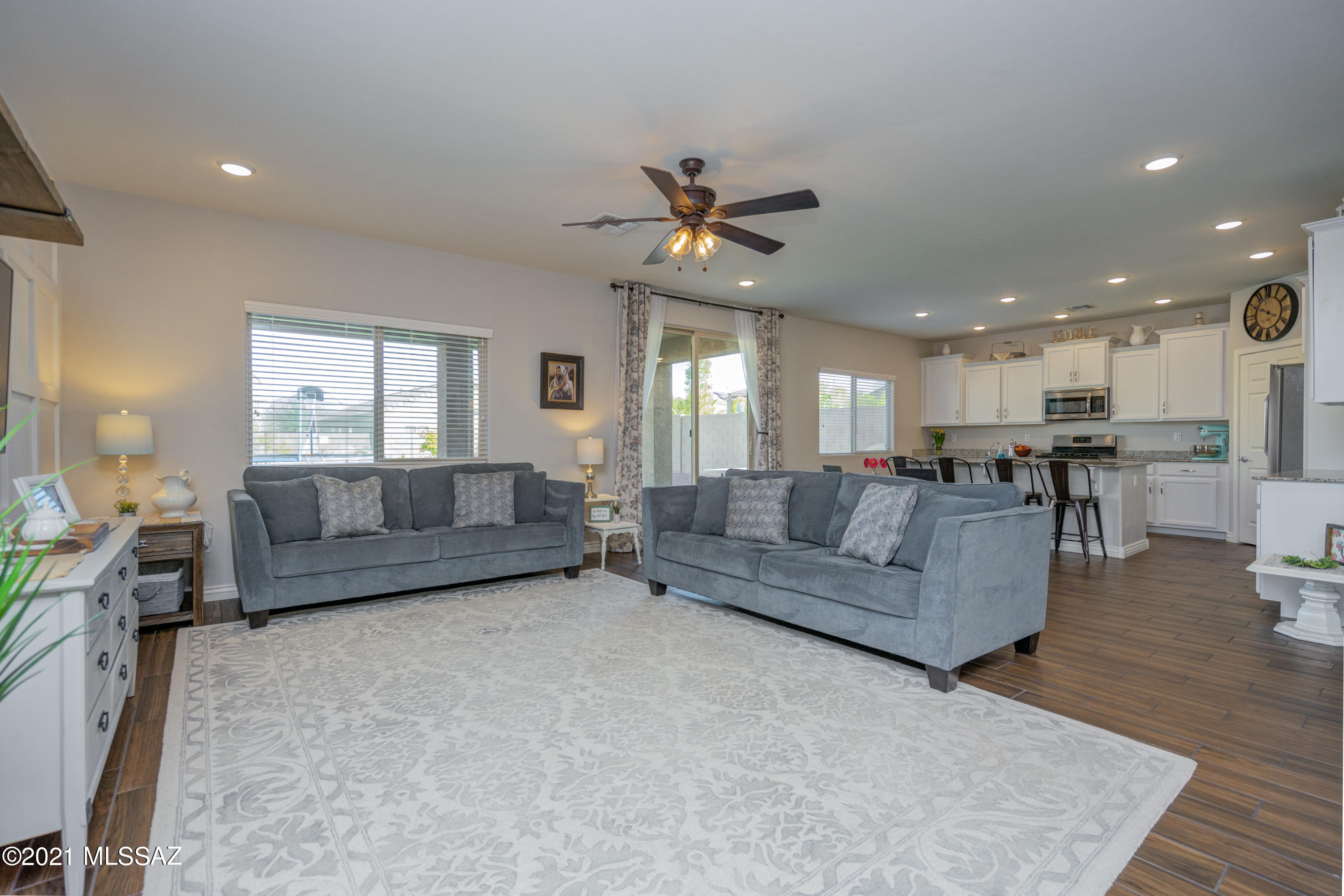 Vista Del Lago Norte SQ20140780198 - Residential