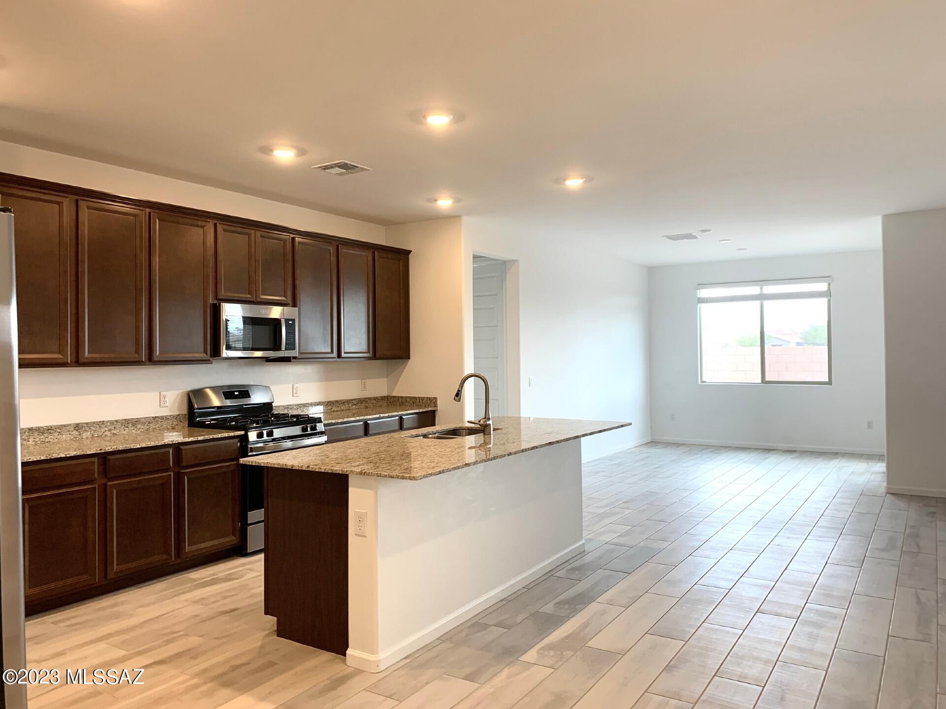La Estancia De Tucson (1-330) - Residential Lease
