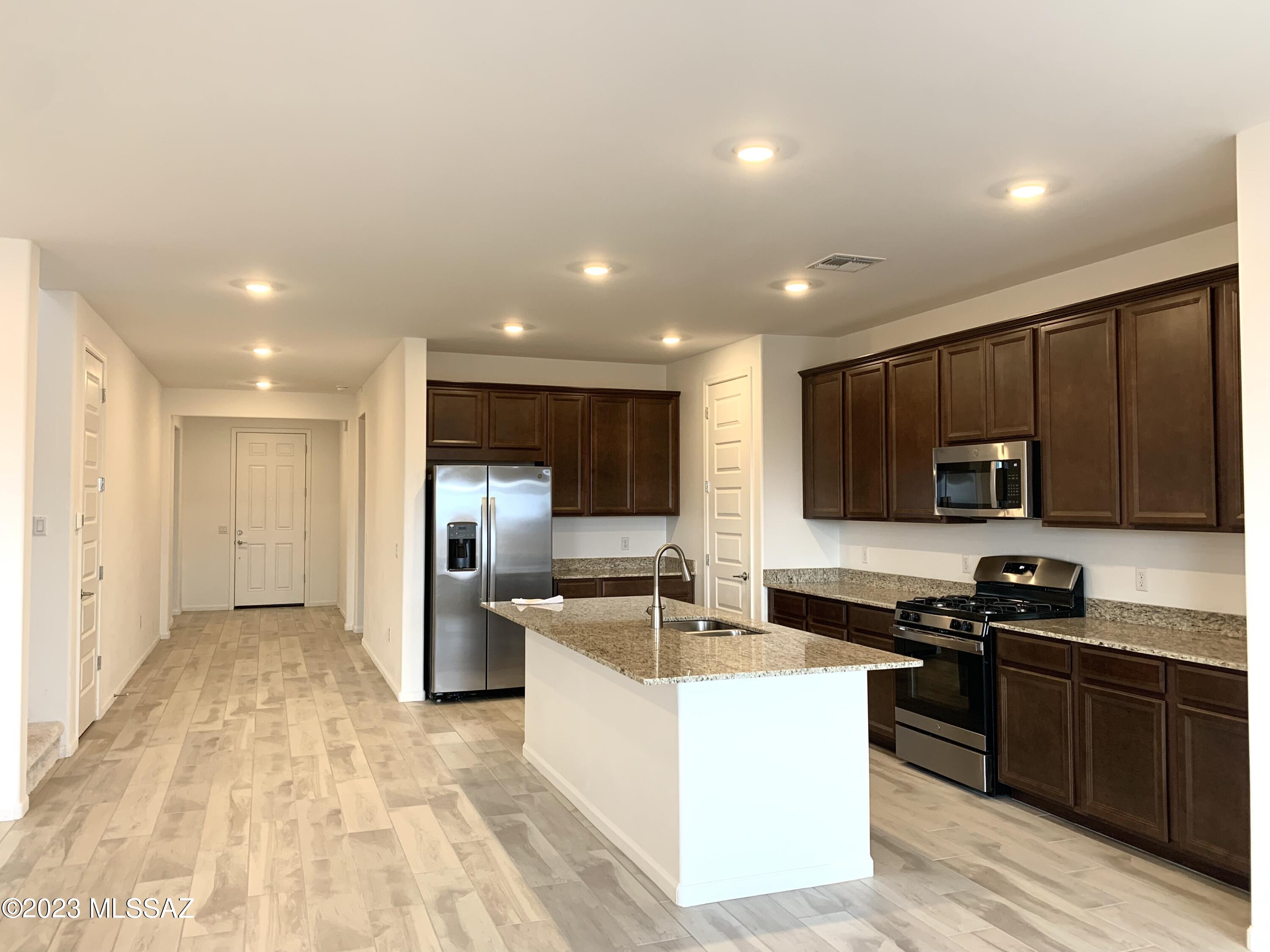 La Estancia De Tucson (1-330) - Residential Lease