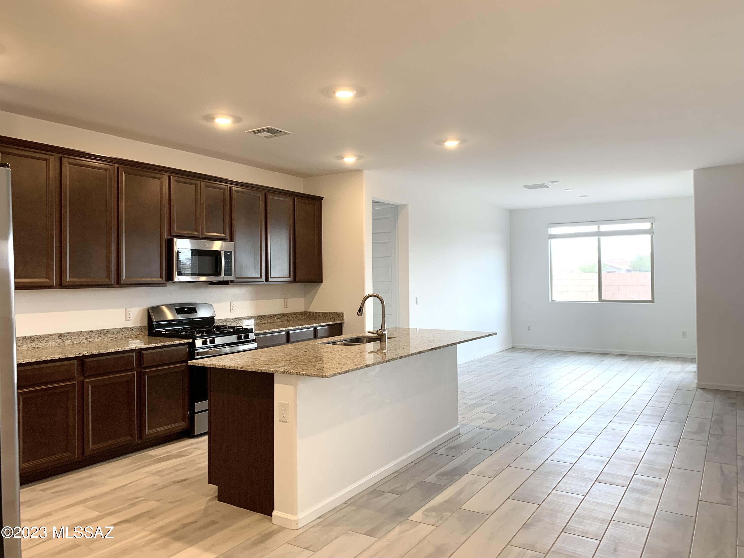 La Estancia De Tucson (1-330) - Residential Lease