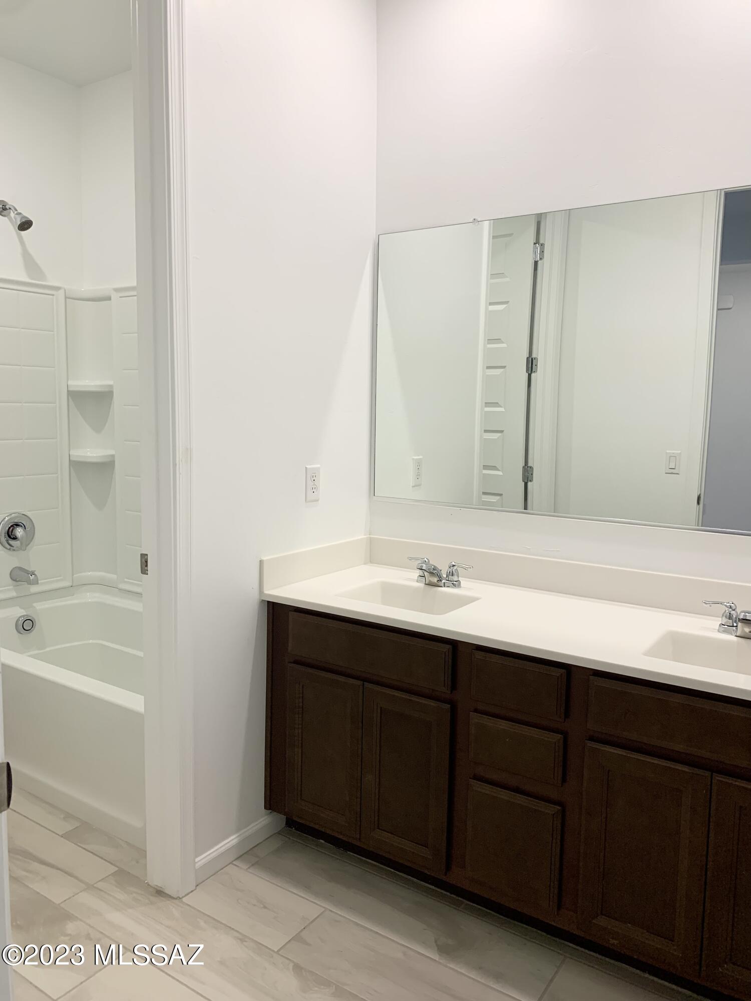 La Estancia De Tucson (1-330) - Residential Lease