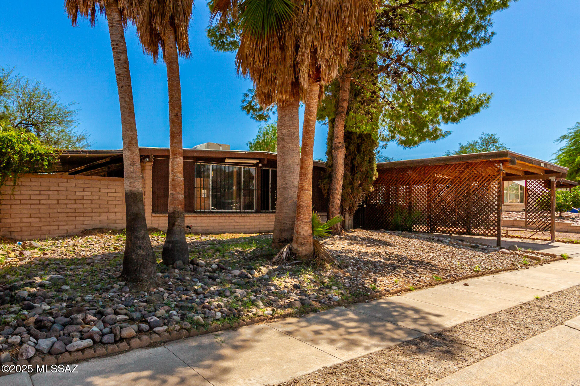 8222 E Victoria Drive