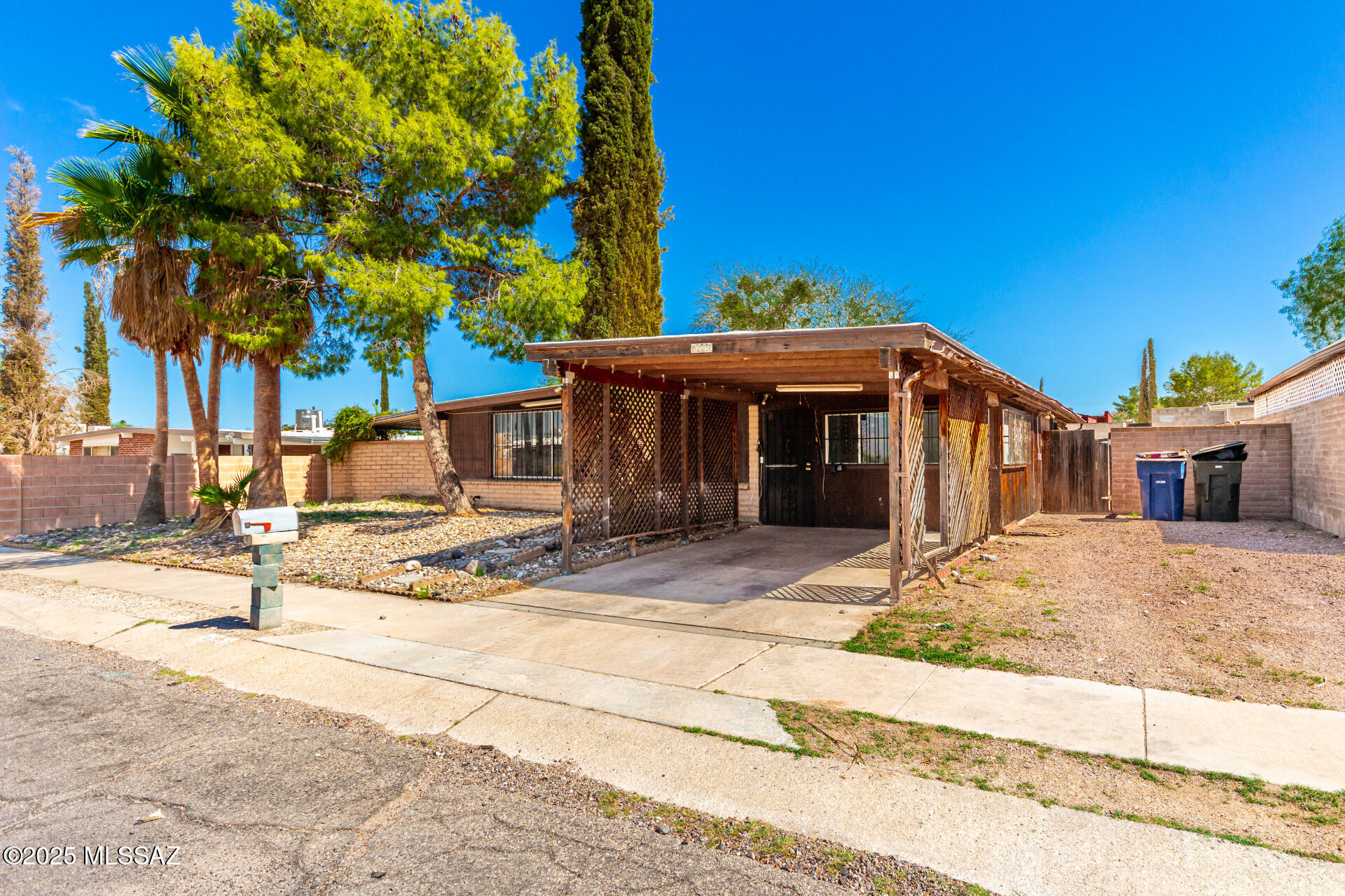 8222 E Victoria Drive