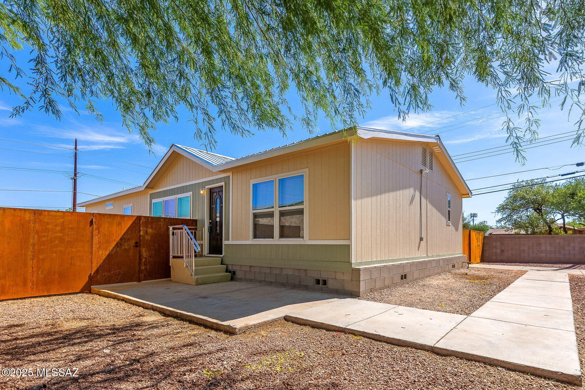 183 E Placita Estrella