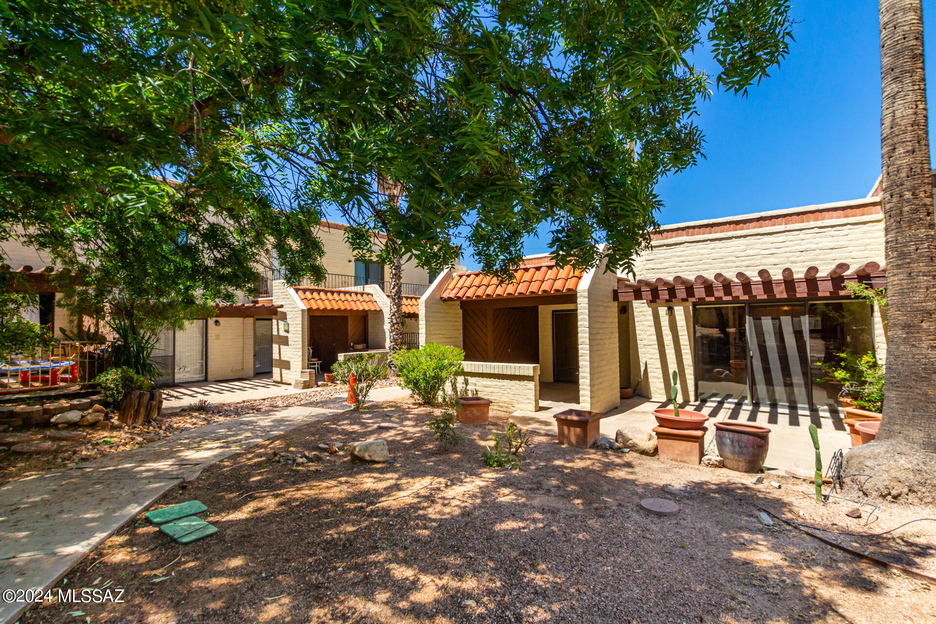 Plaza Mirador (1-28) - Residential
