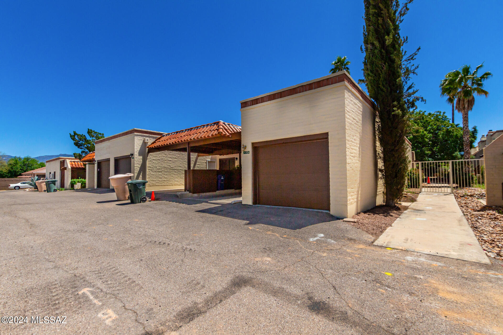 Plaza Mirador (1-28) - Residential