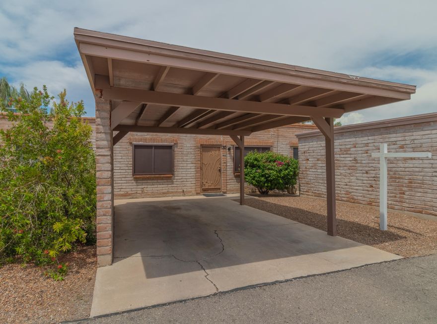 Seller will accept or counter offers between $104,900 & $108,900. This charming and most welcoming townhouse sits nestled in the fantastic city of Central Tucson! Upon entering this home, you are greeted with gorgeous tile and wood laminate flooring! Enjoy the open concept floor plan where you can create a great meal in the kitchen while watching the kids and pets enjoy the living room! Enjoy two spacious bedrooms. Step outside to your spacious backyard perfect for grilling or watching the kids or pets play! Do not let this home slip through your fingers! Put it on your list to see today before it's too late!!! *a white stove and dishwasher will be added*