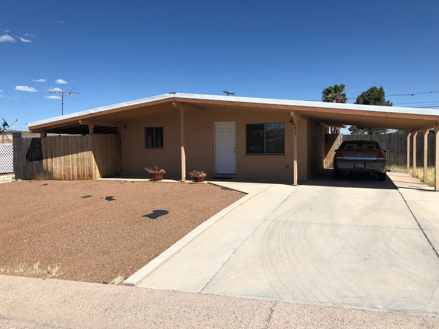 Lovely remodeled home with upgraded kitchen and bathrooms, with new stove and air conditioning!! Updated floors, updated cabinets and counter tops! This home is in excellent condition. Completely fenced yard with shed. Landscaped front.

Please text 520-490-5232 with rental address and your email for deposit info and application