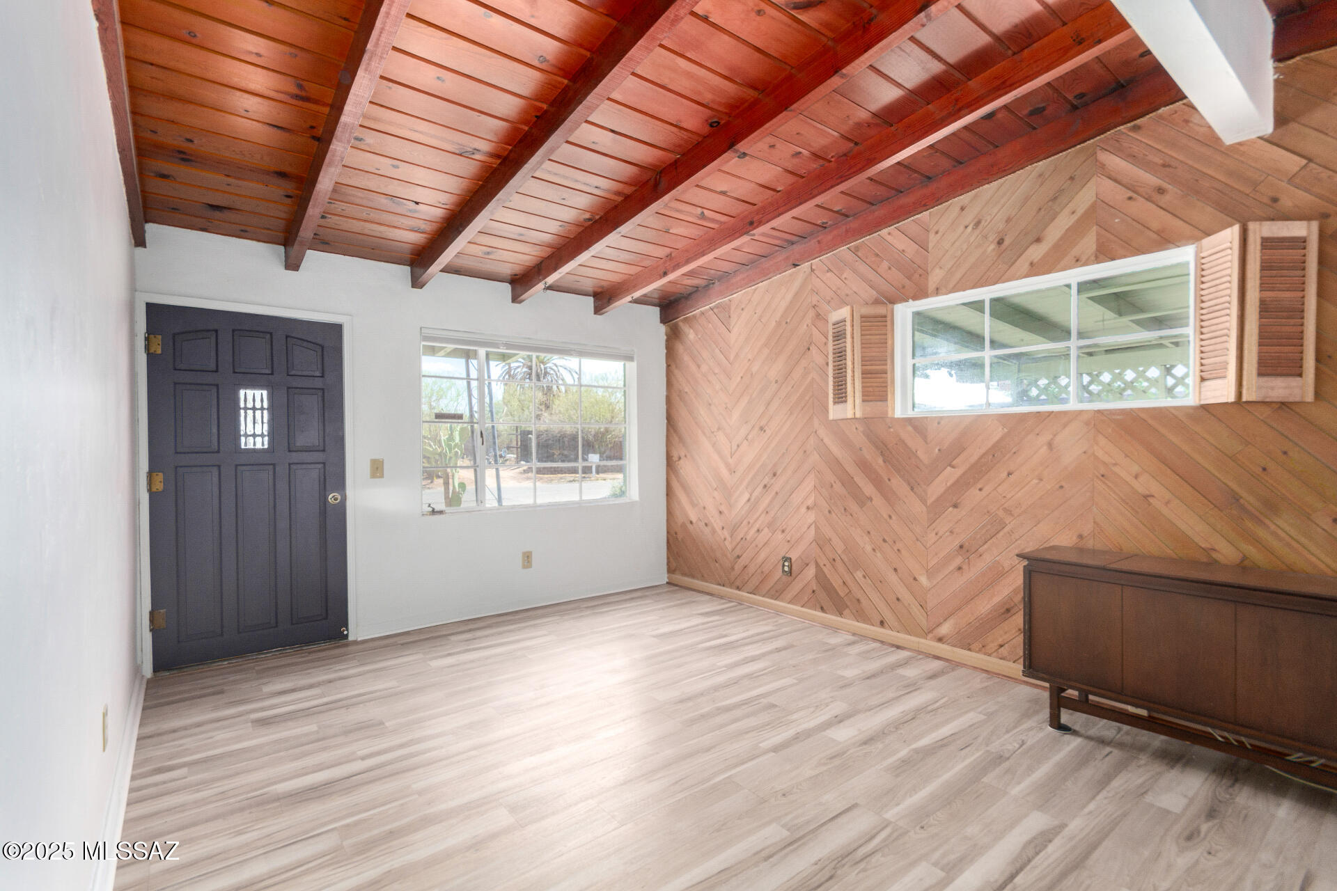 4327 E Edison Street