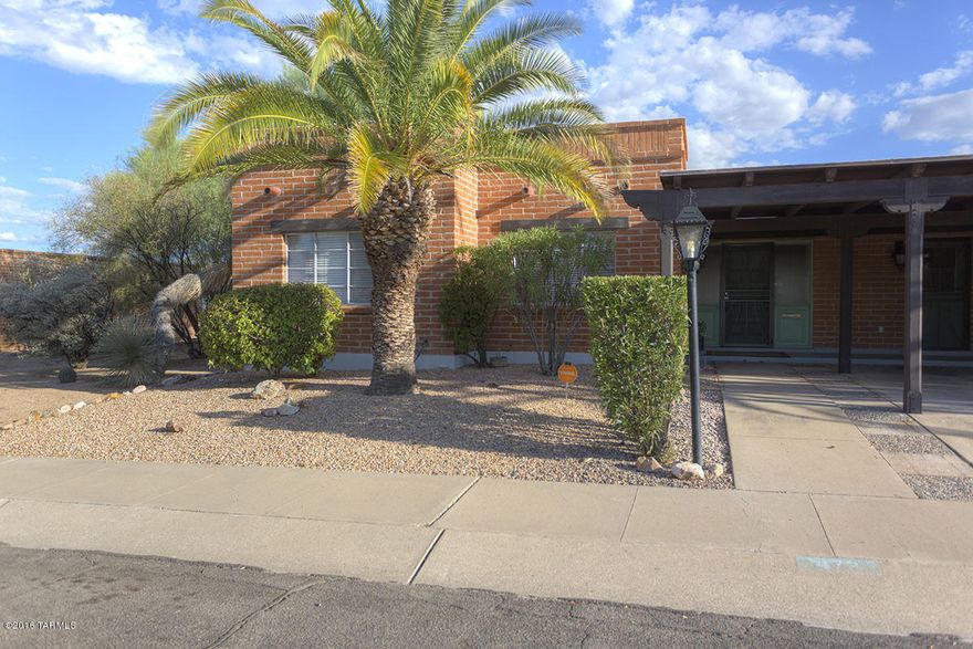 uaint and charming are two words that come to mind when you enter this home.  Situated in the heart of Green Valley this three bedroom, two bath townhouse allows access to many things Green Valley has to offer including shopping, eateries, GVR rec centers and the library.  The slump block so typical of Southwest construction will keep you cooler in the summer and adds to the charm of the property.  Just picture yourself on the covered patio with your first cup of coffee of the day or in the evening with a cool drink.  The third bedroom allows many options for use including den, office, computer room or hobby room.  Mature landscaping makes for easy living and allows more time to enjoy your retirement.  AHS Warranty.