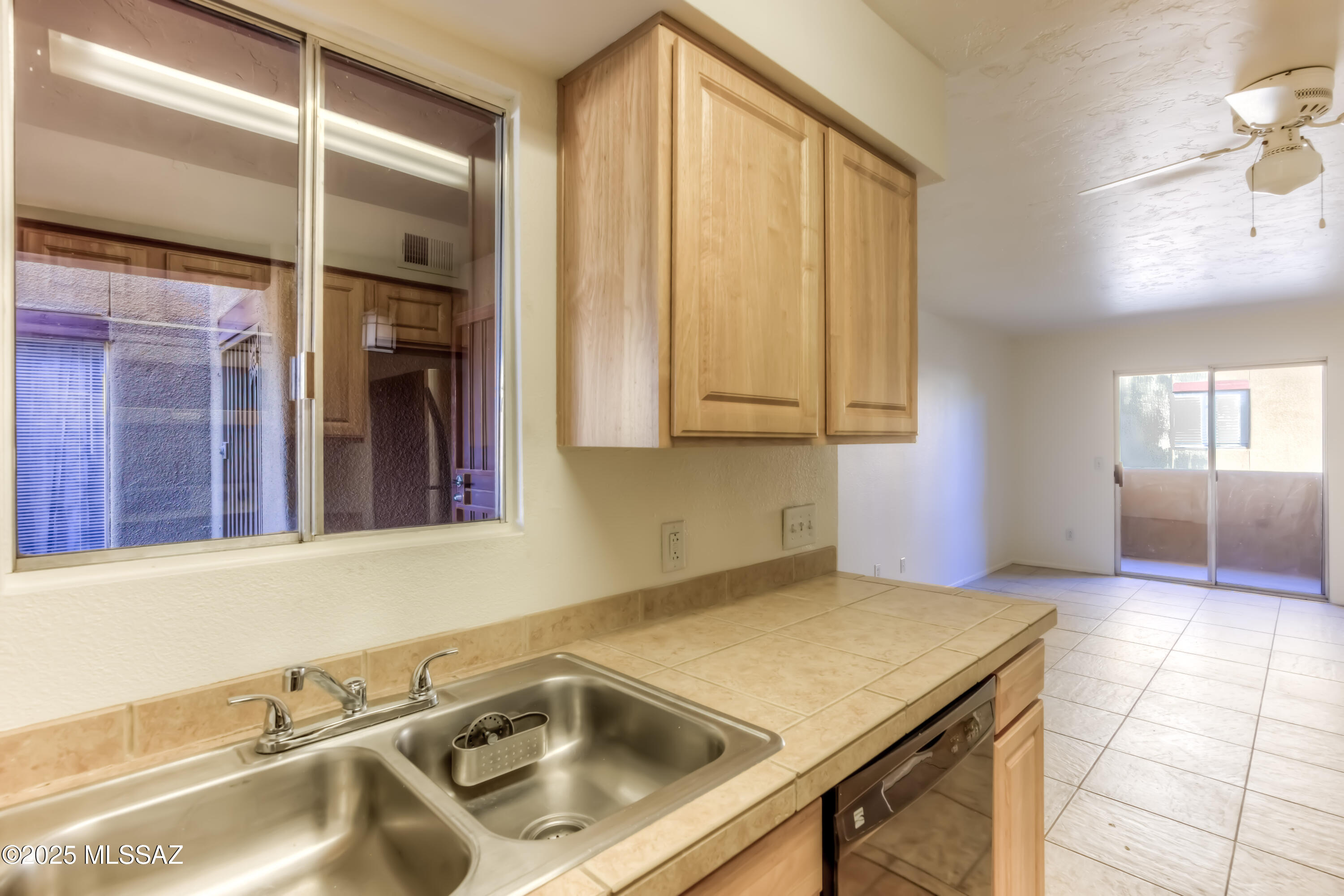 1810 E Blacklidge Drive 717