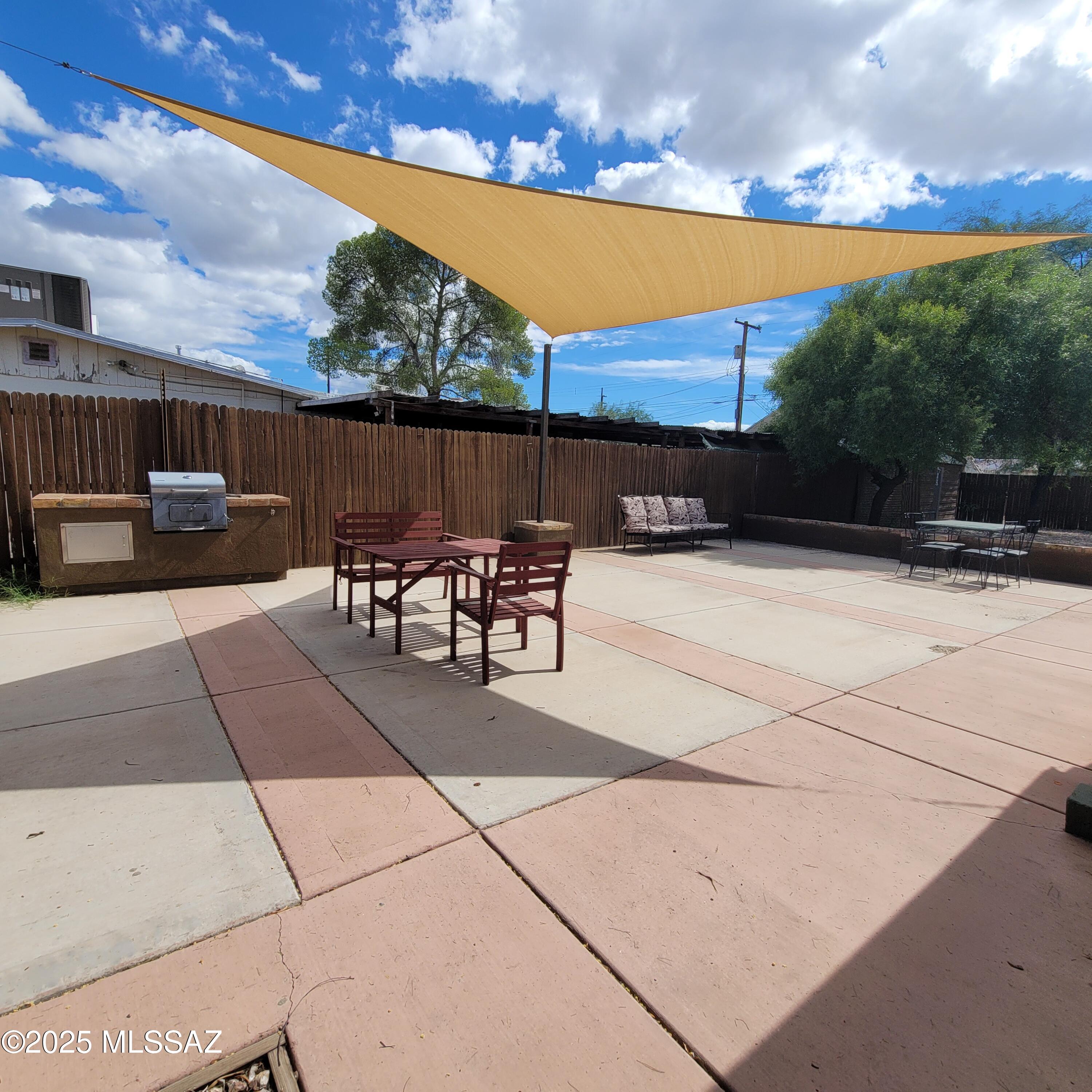 2112 E 18Th Street