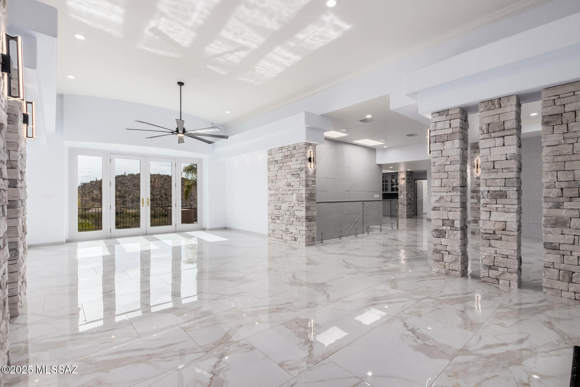 Finisterra (1-210) - Residential