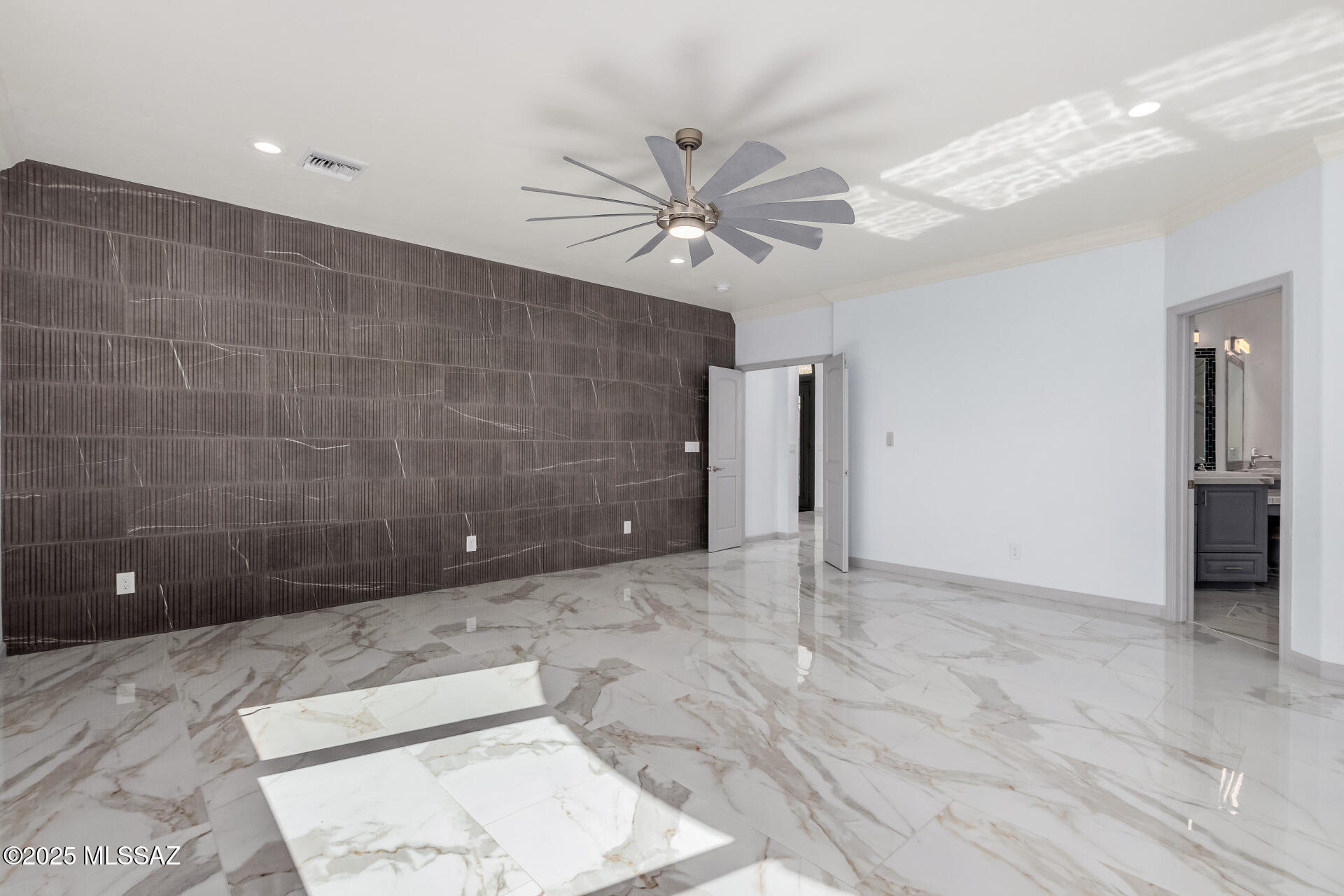 Finisterra (1-210) - Residential