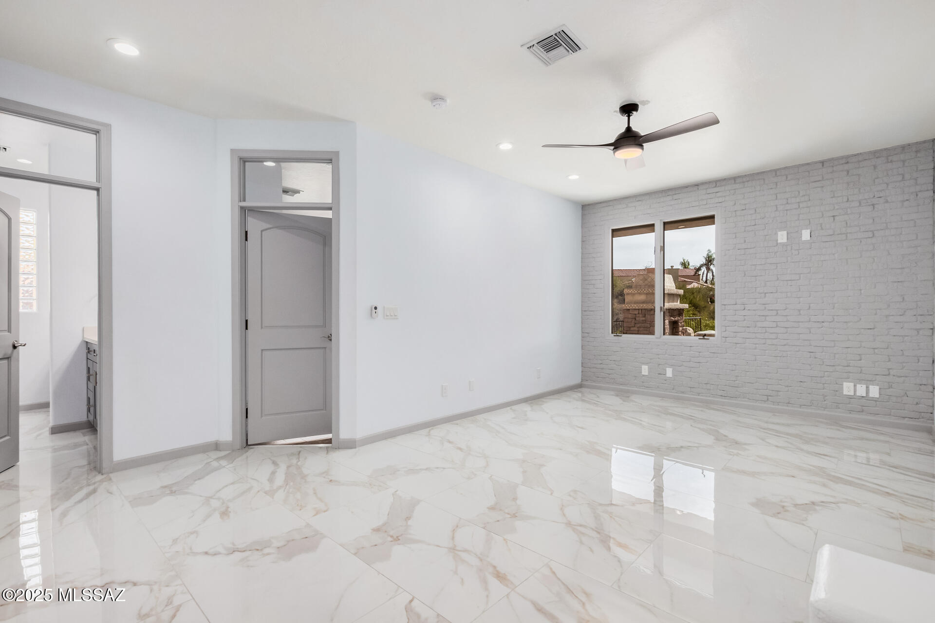 Finisterra (1-210) - Residential