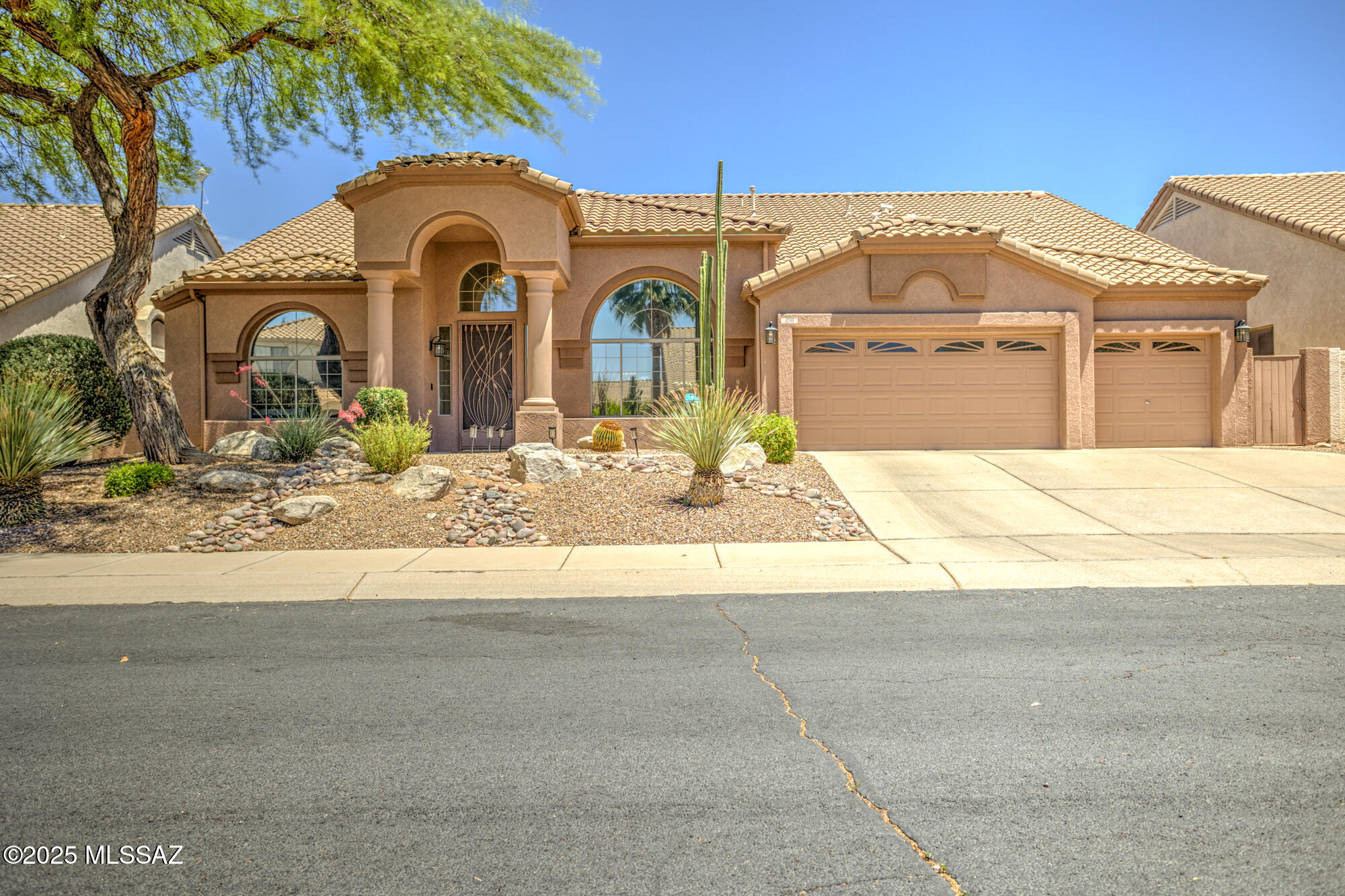 218 W Milbrae Springs Drive