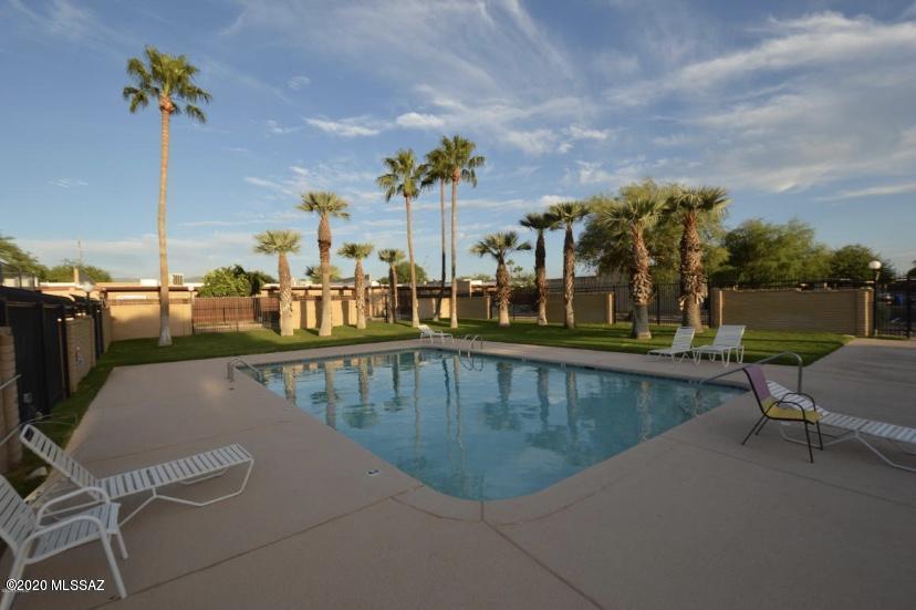 Pantano Park Townhouses - Residential