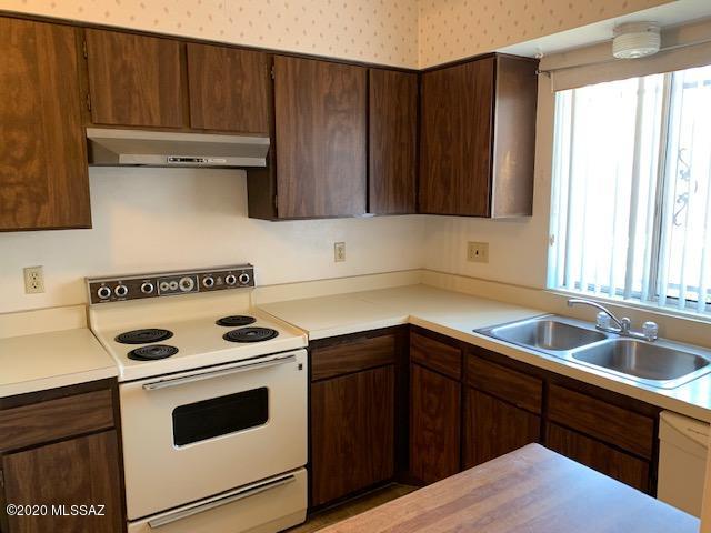 Pantano Park Townhouses - Residential