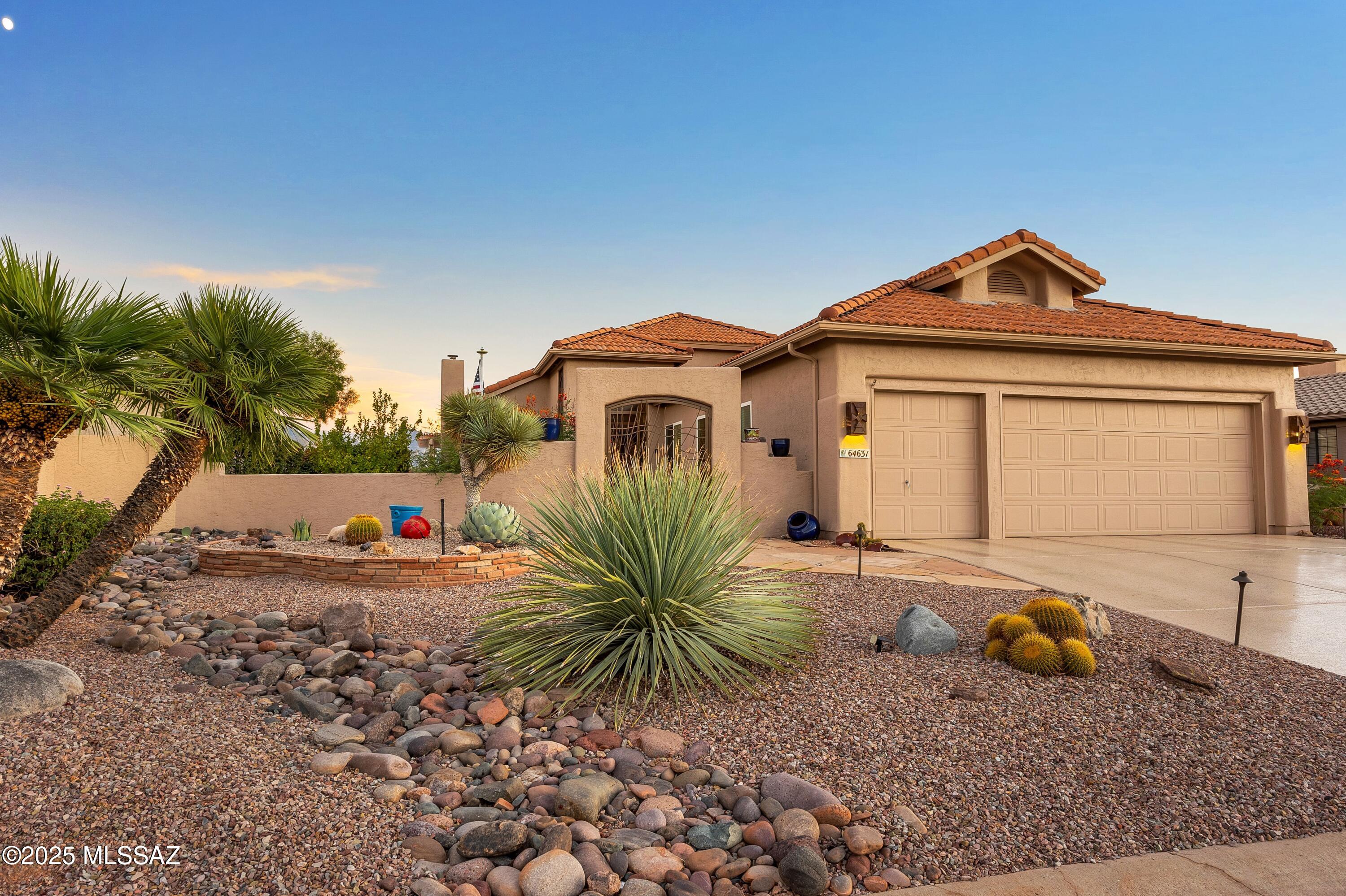 64631 E Canyon Shadows Ln