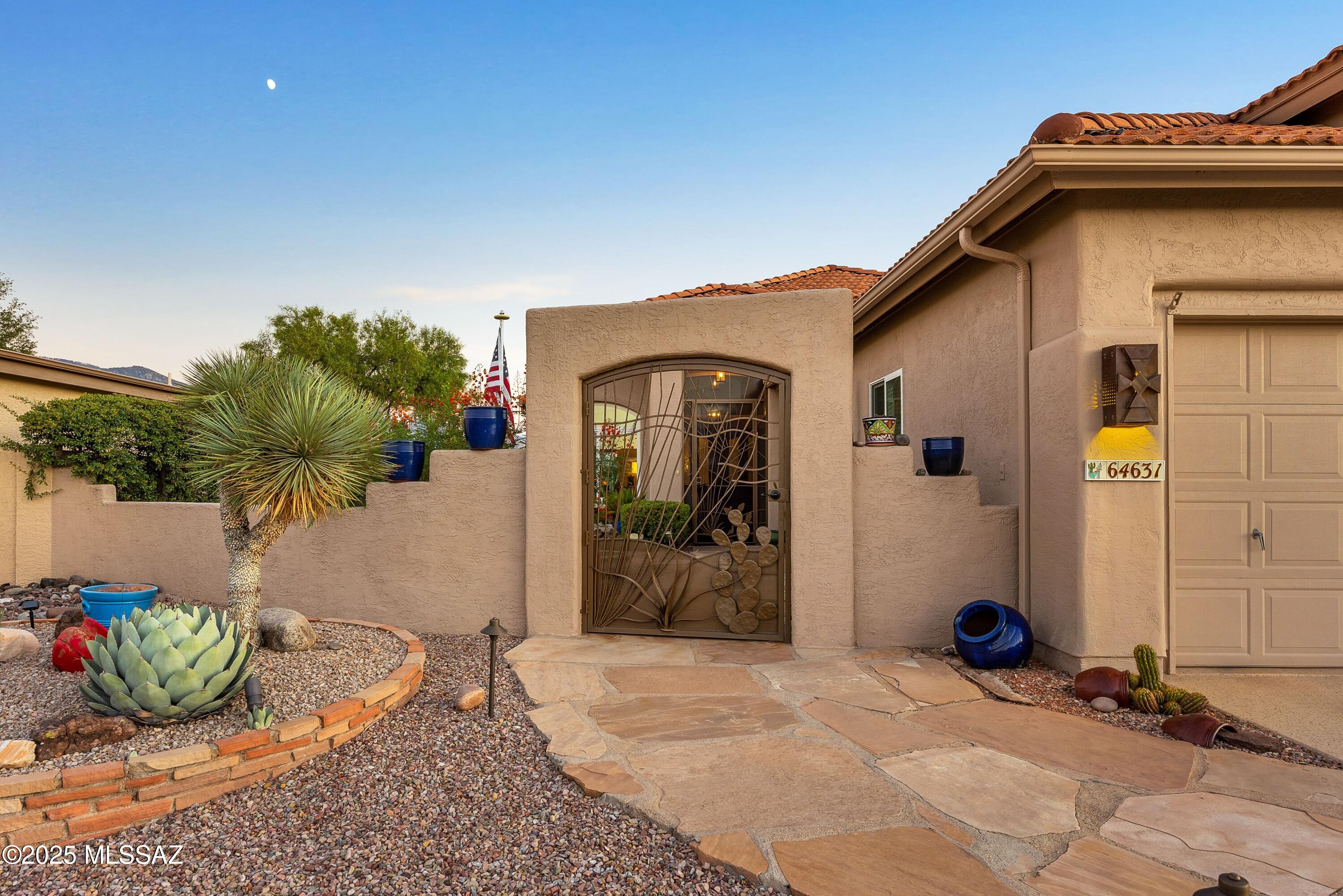 64631 E Canyon Shadows Ln